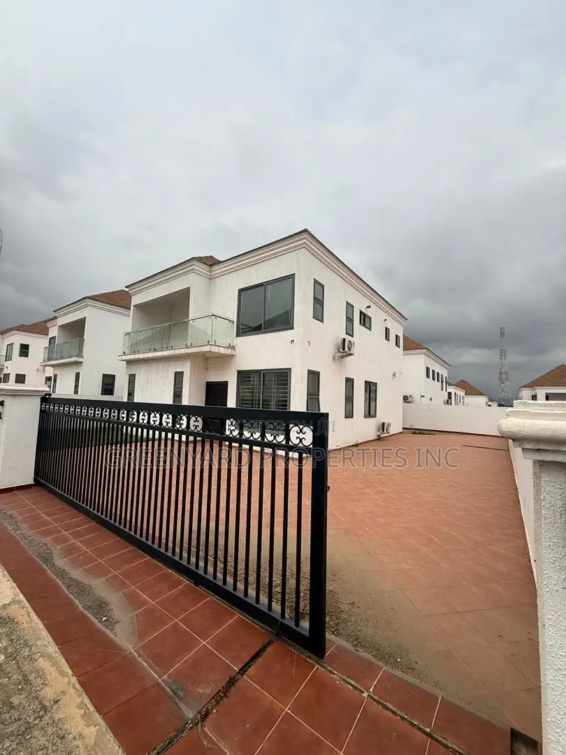 4bdrm House in Aviation, Adenta for rent