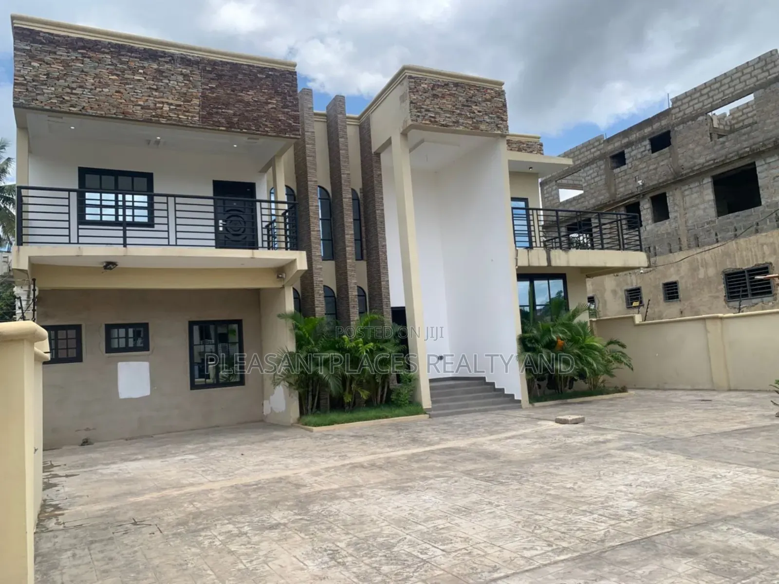 6bdrm House in Pleasantplaces, Accra Metropolitan for rent