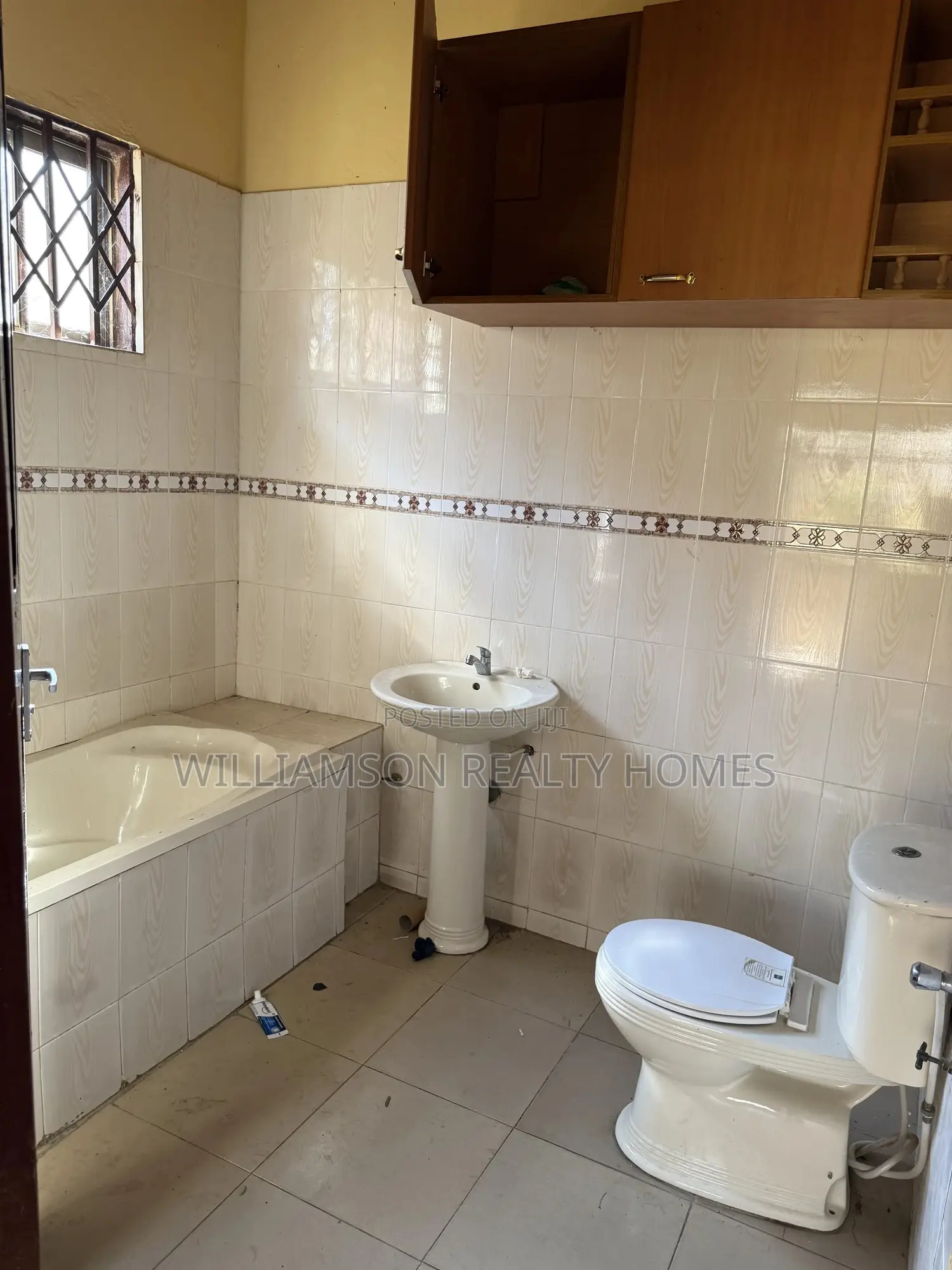 5bdrm House in Community 18 Area, Spintex for rent