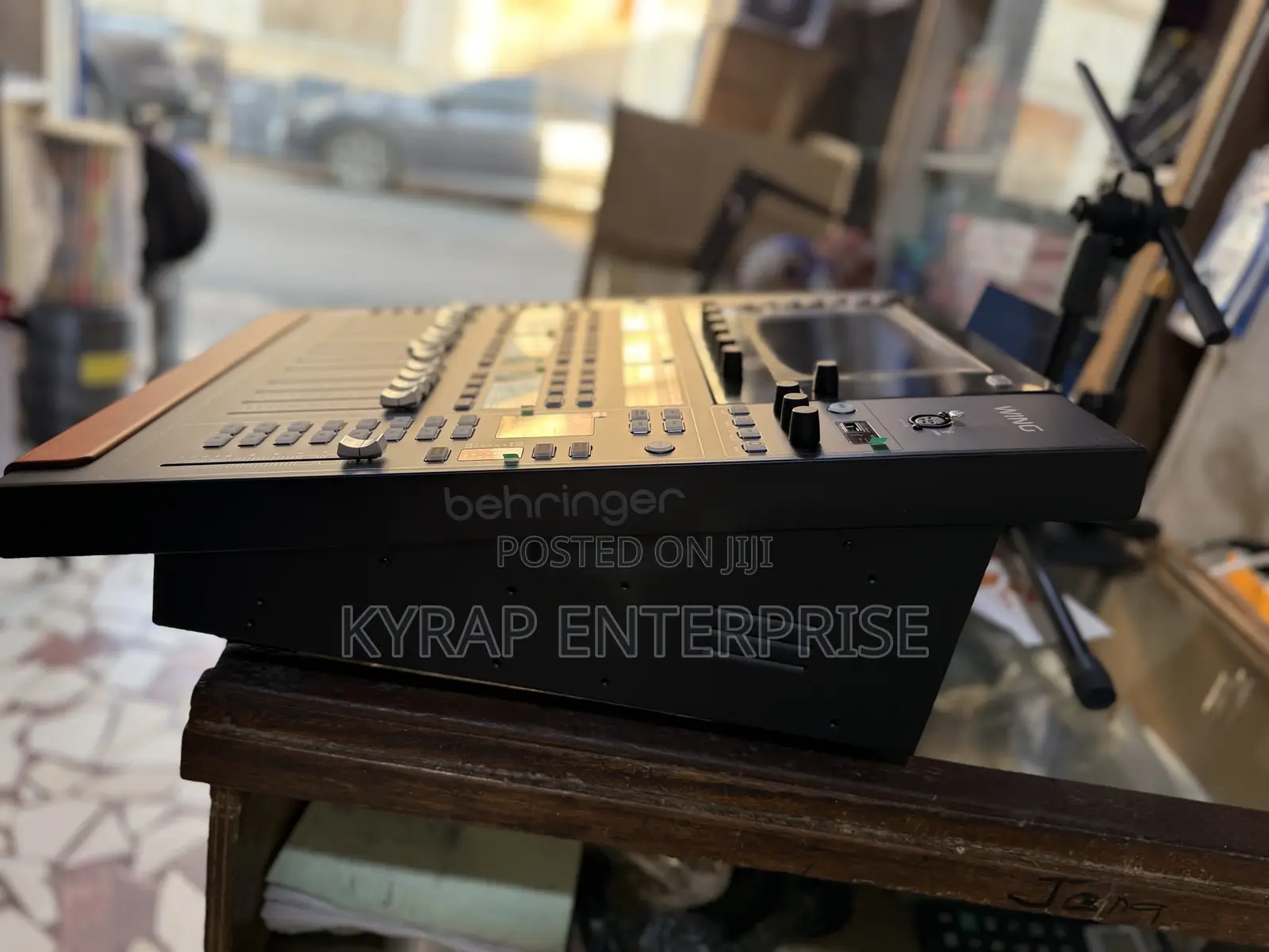 Behringer Wing Compact