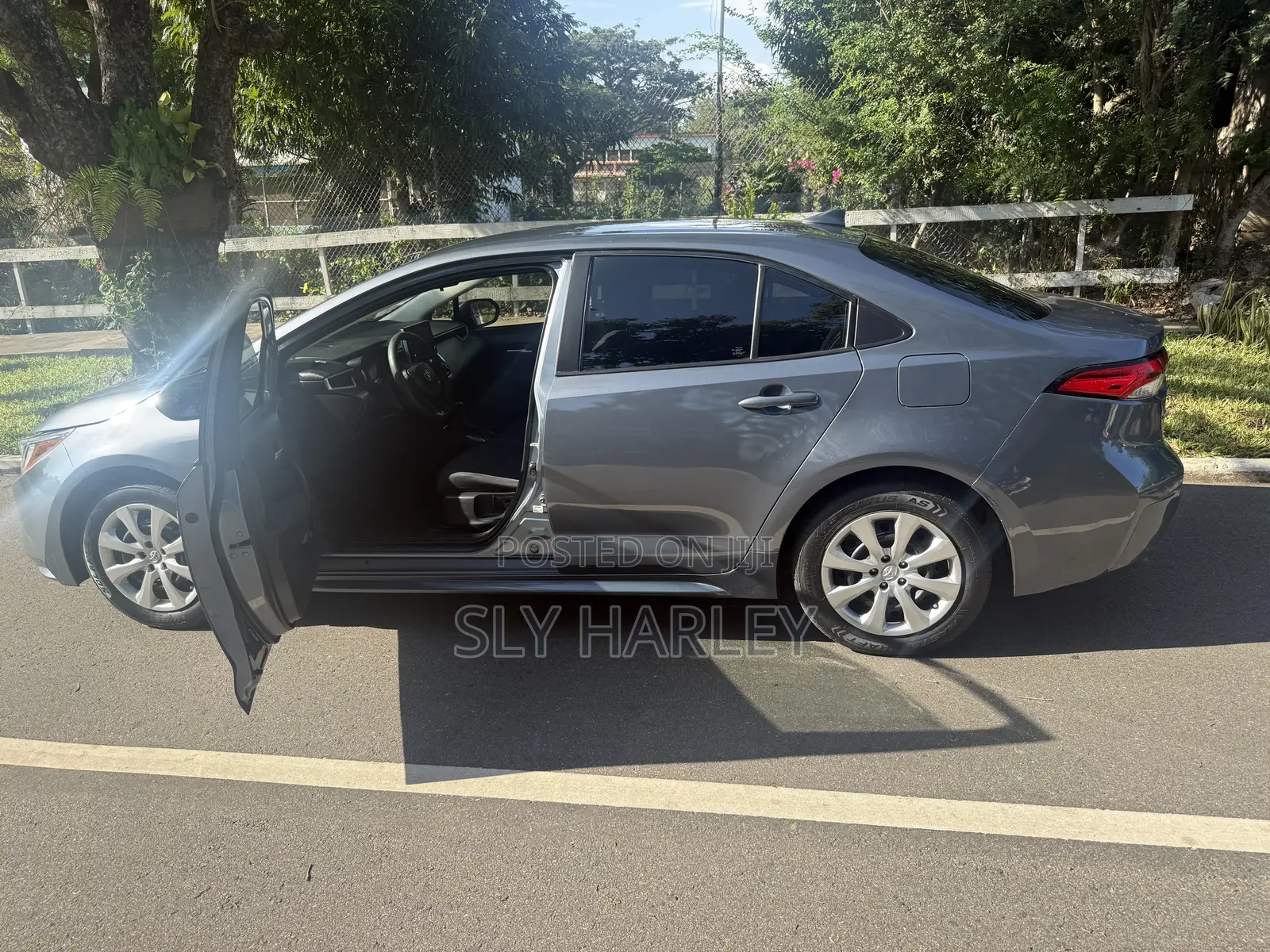 Toyota Corolla LE 2021 Gray