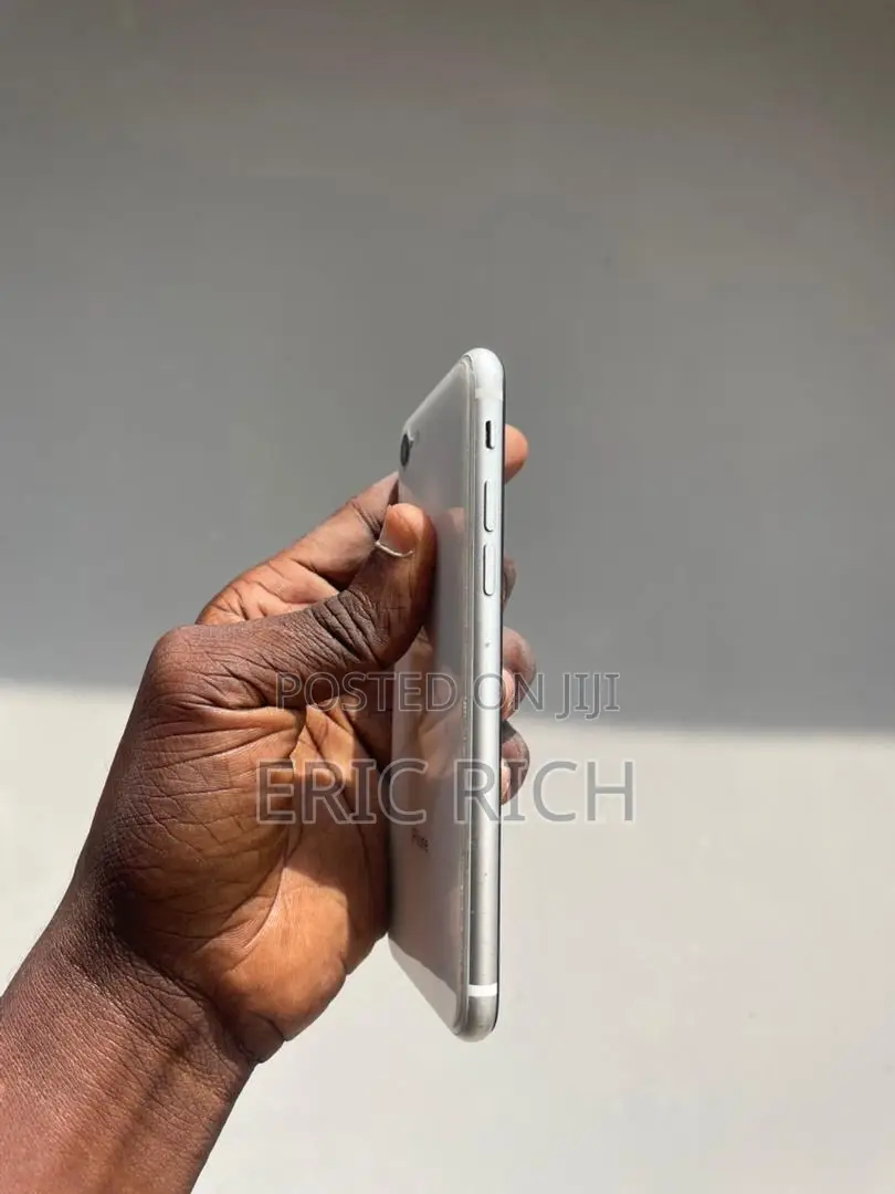 Apple iPhone SE (2020) 64 GB White