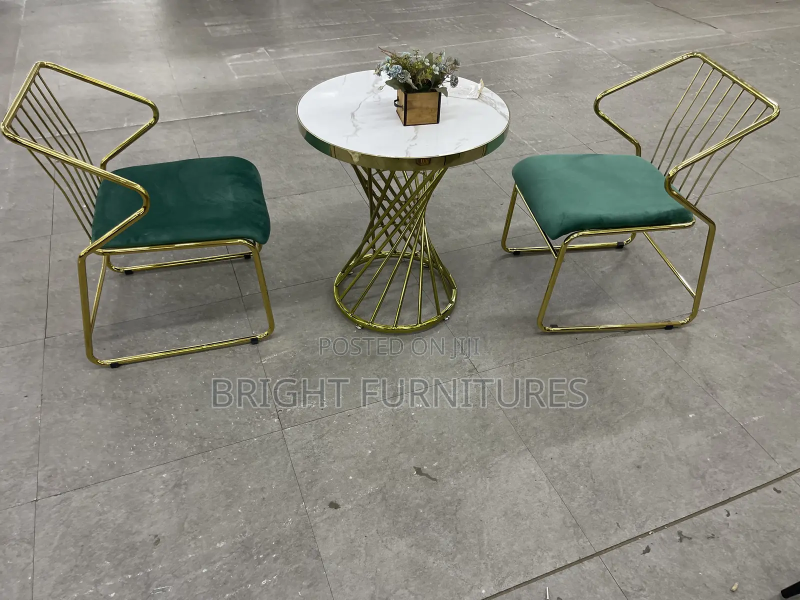 Modern Leisure Chairs With a Coffee Table