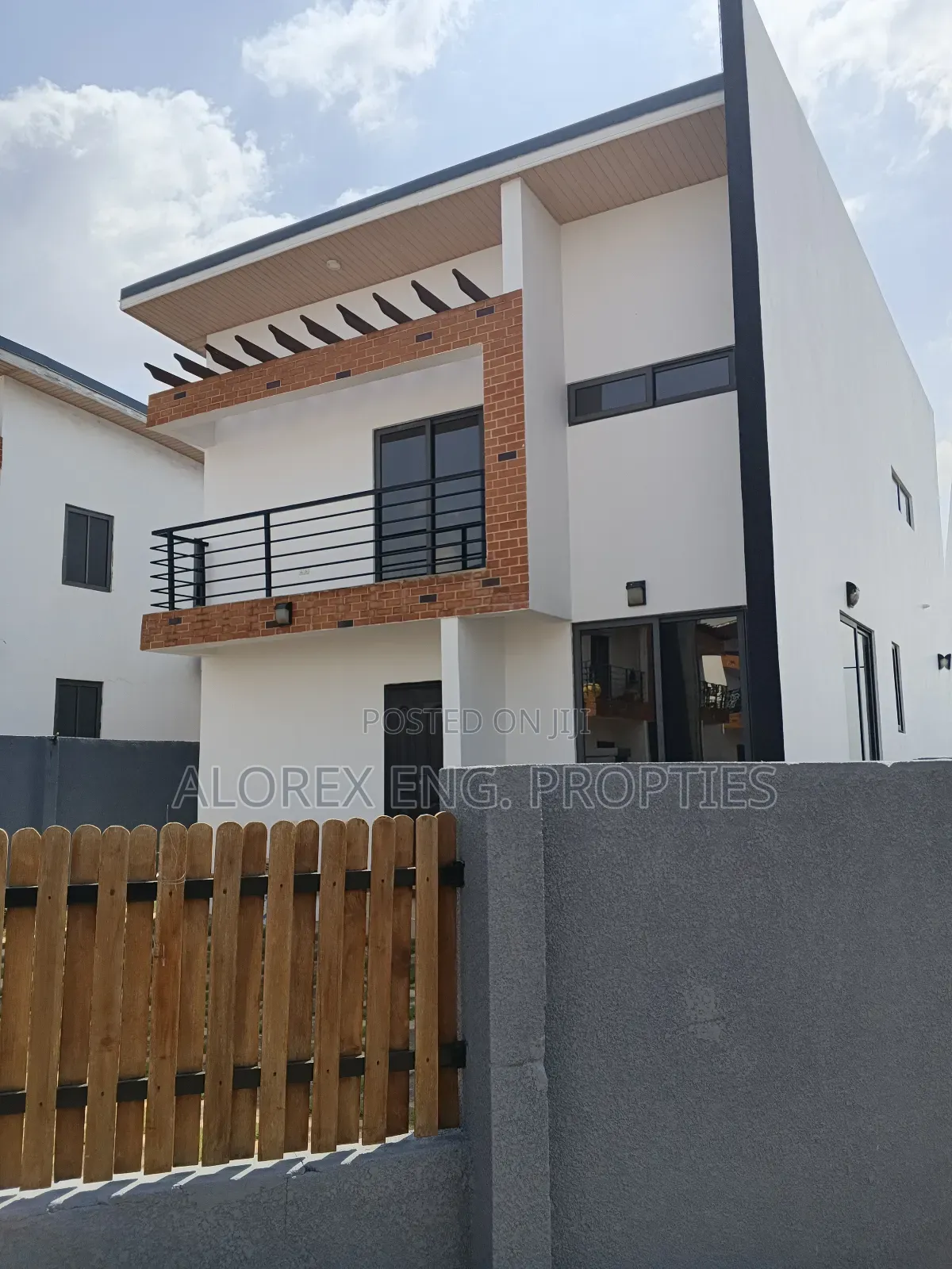 3bdrm House in Amanfro, Adenta for sale