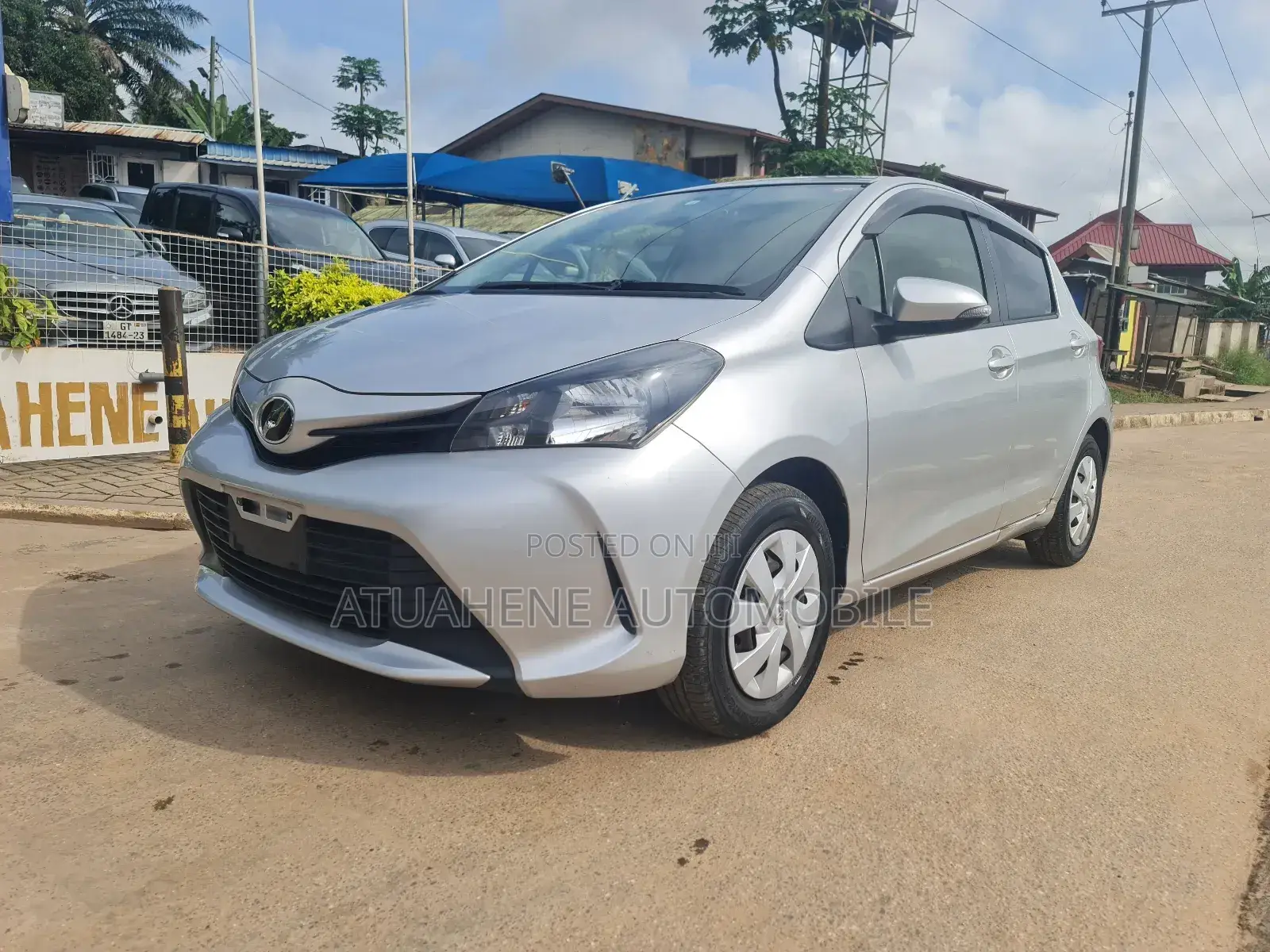 Toyota Vitz 2015 Silver