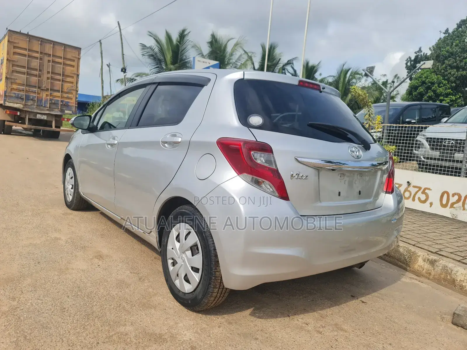 Toyota Vitz 2015 Silver
