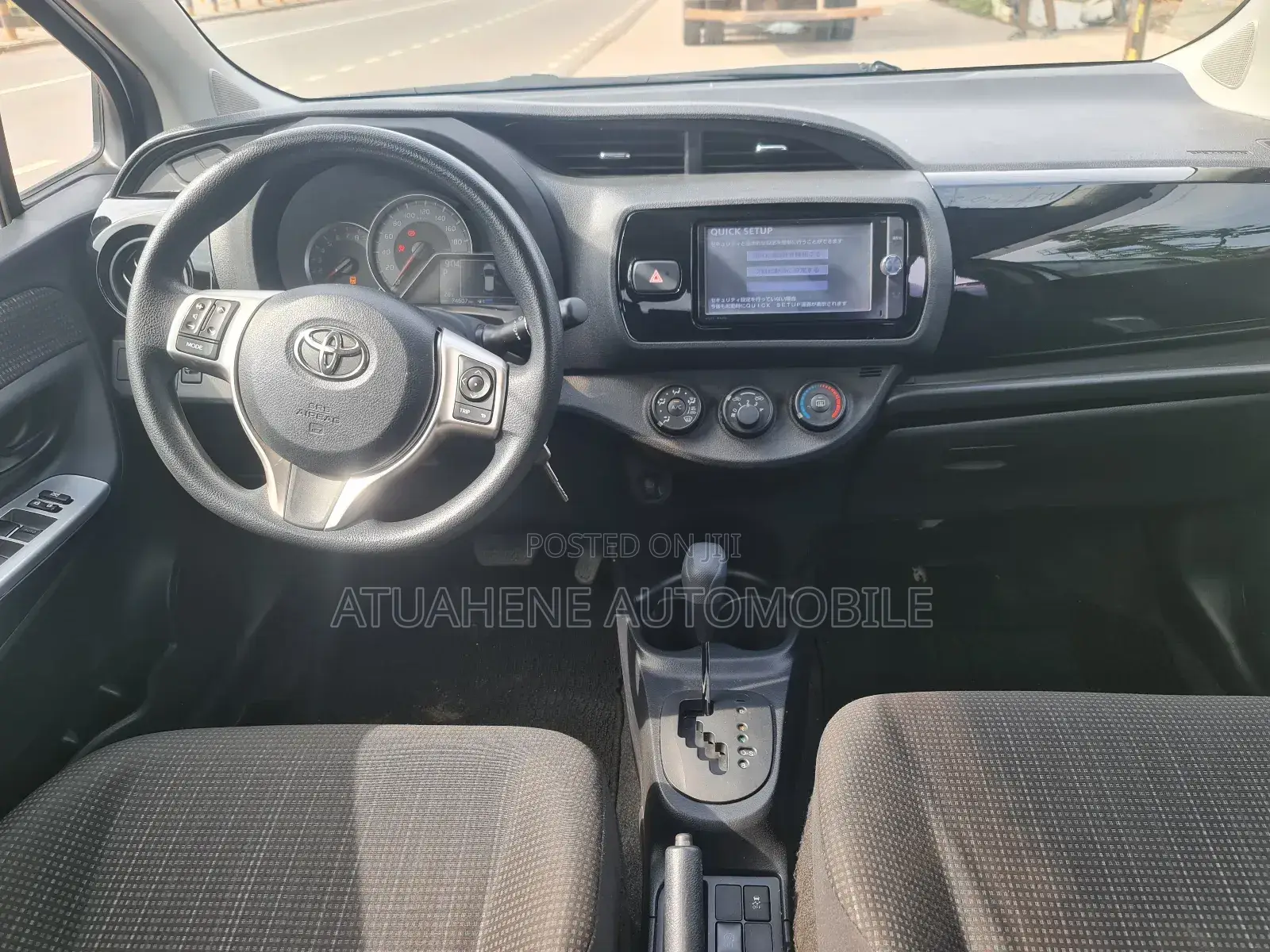 Toyota Vitz 2015 Silver