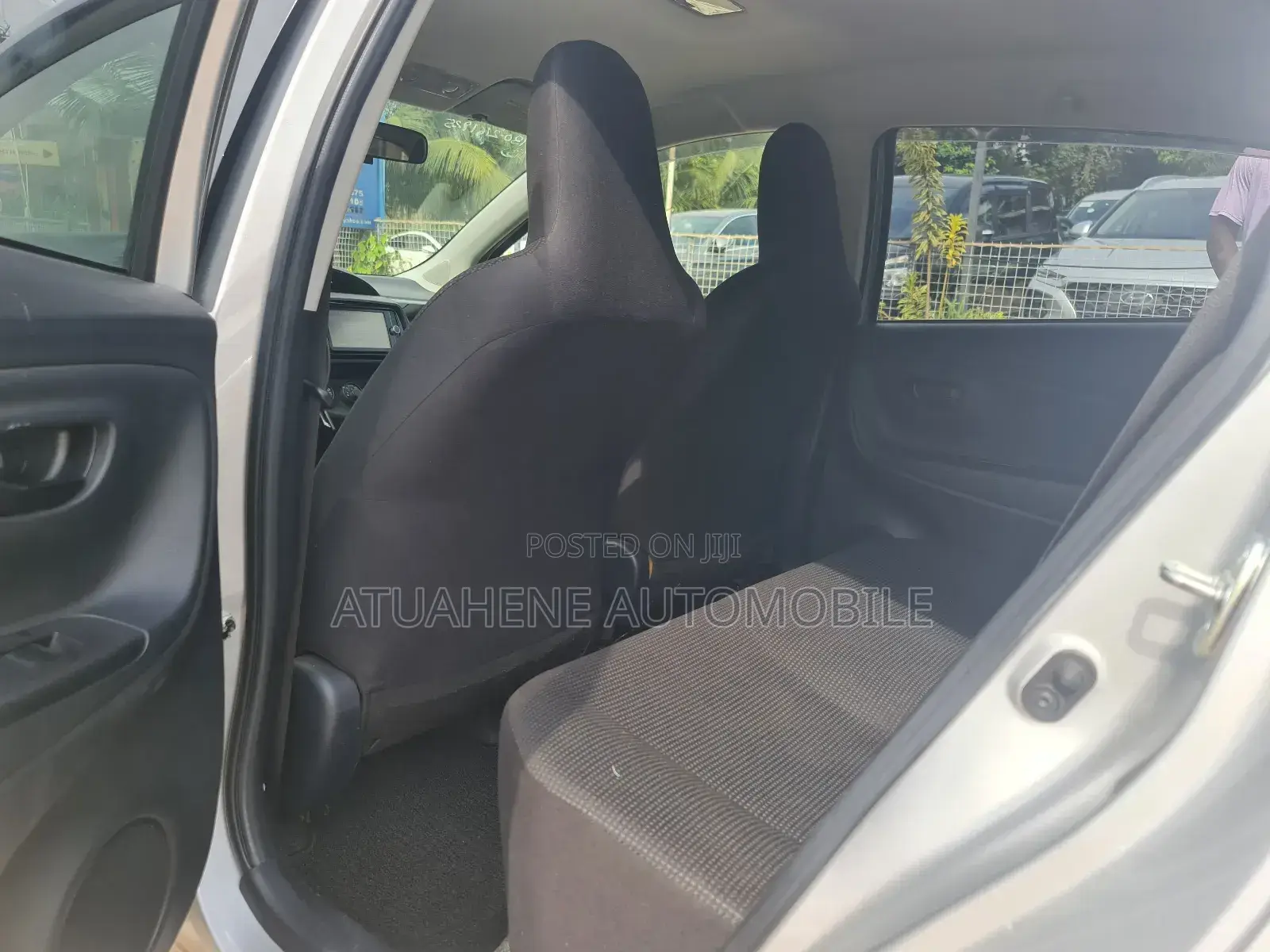 Toyota Vitz 2015 Silver