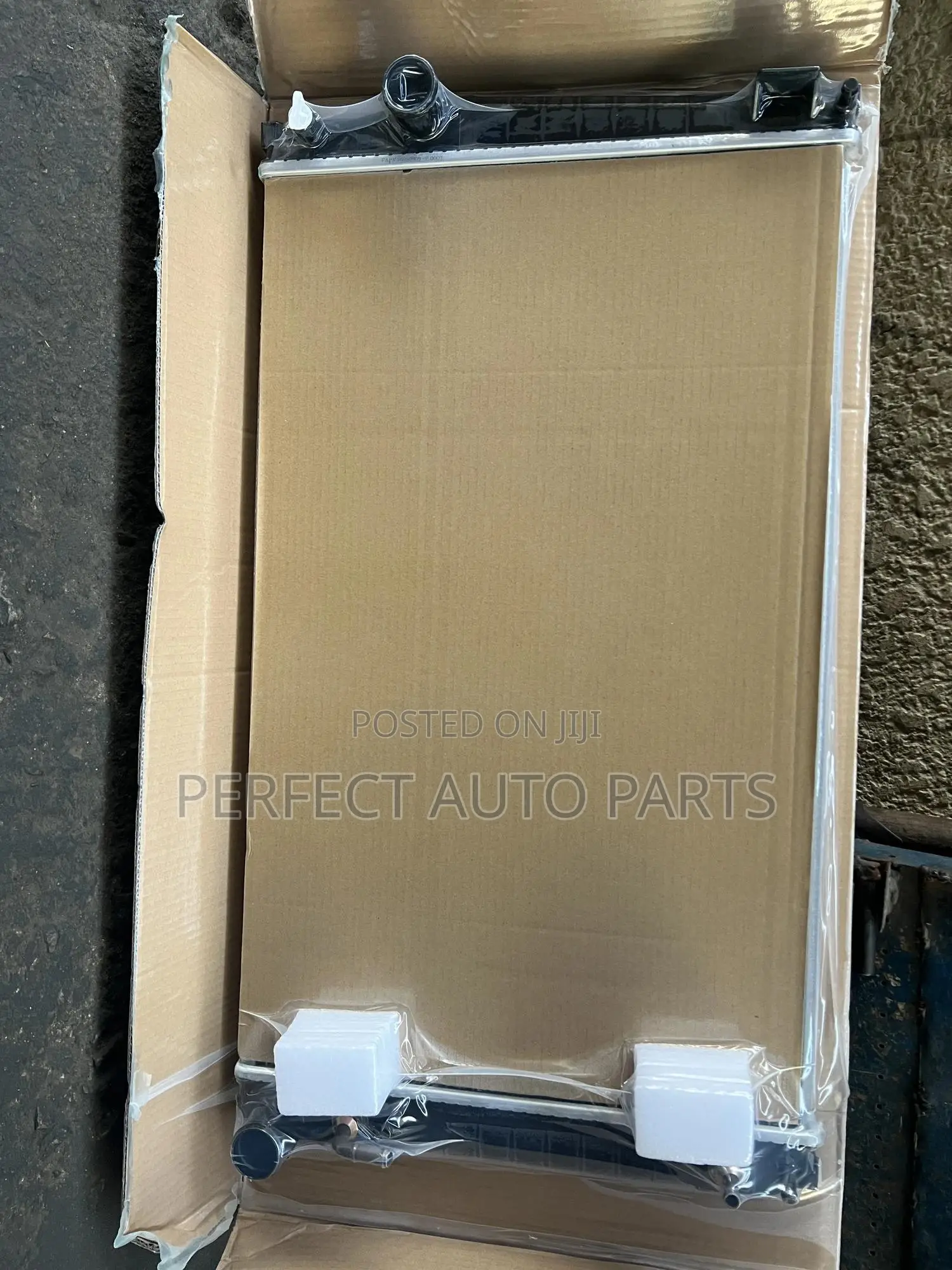 Toyota Rav 4 07,08 2009 2010 2011 2012 2013 2014 Radiator/ Water Tank