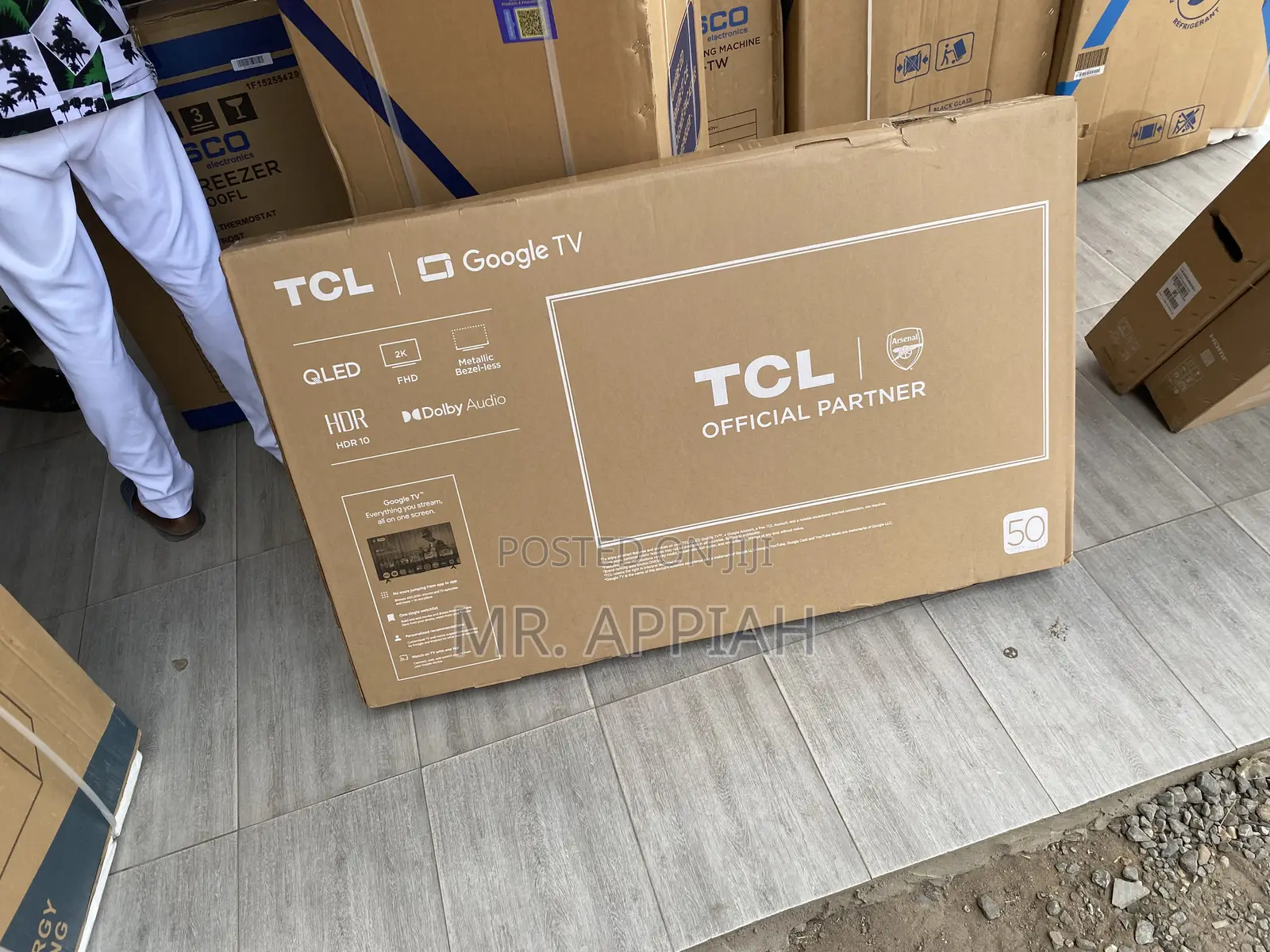 Remarkable Contrast: Discover the TCL 50s5k Qled Display