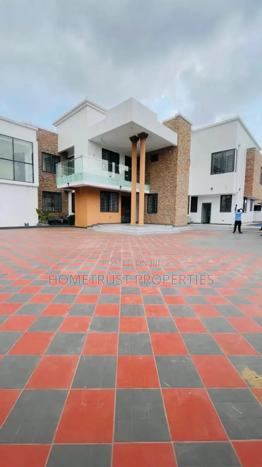 5bdrm Duplex in Hometrust Properties, East Legon for sale