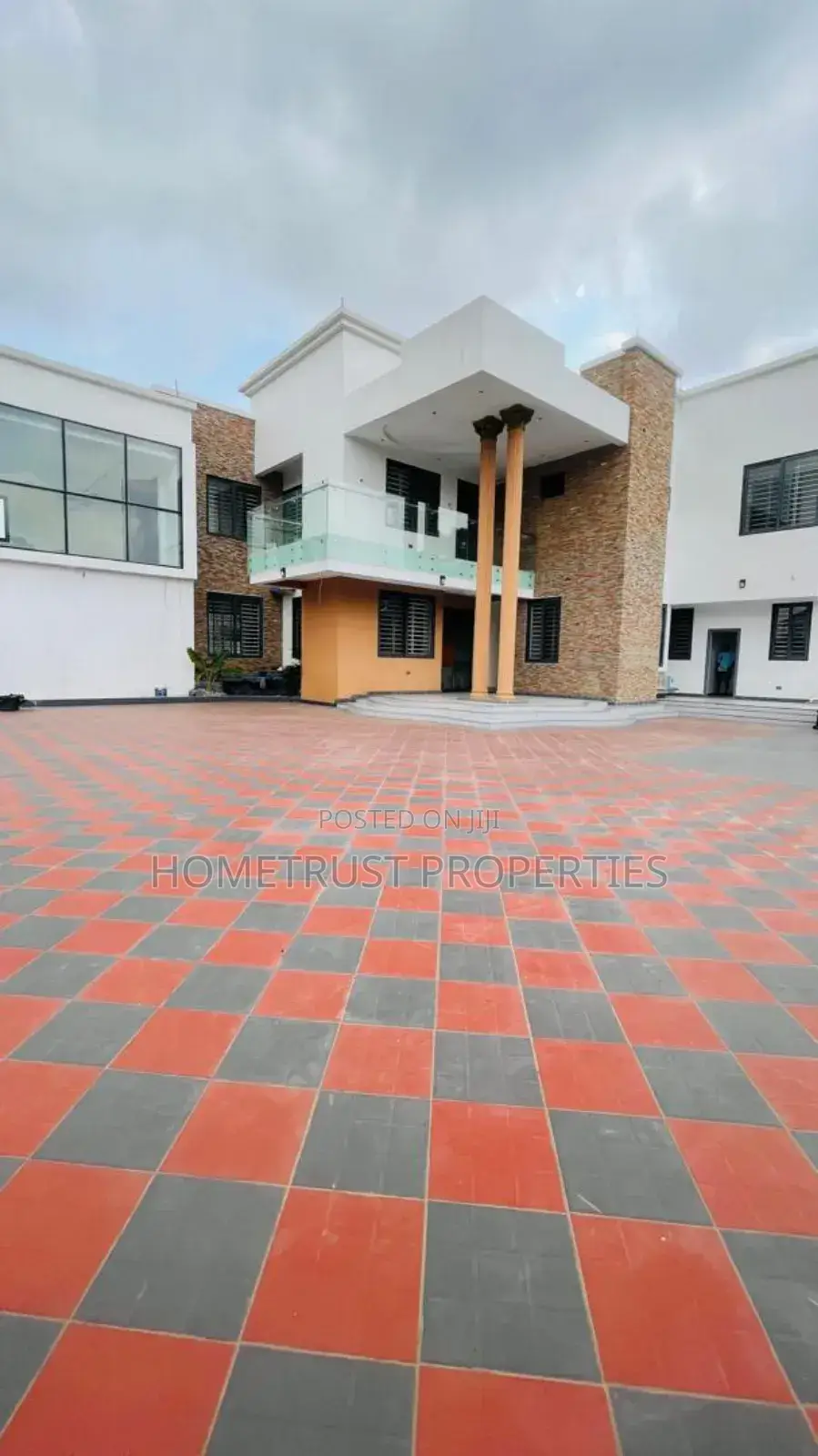 5bdrm Duplex in Hometrust Properties, East Legon for sale