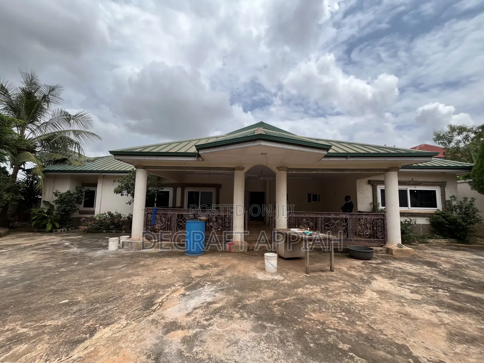 6bdrm House in Santasi Trede, Kumasi Metropolitan for sale