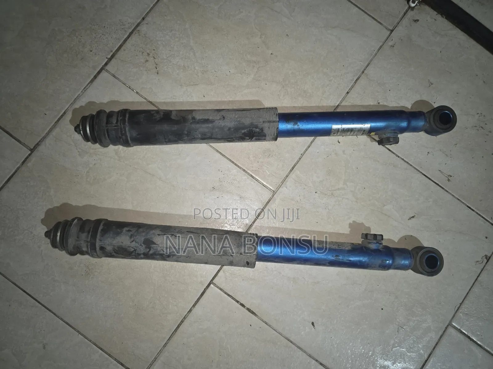 Toyota Voxy Adjustable Back Shocks