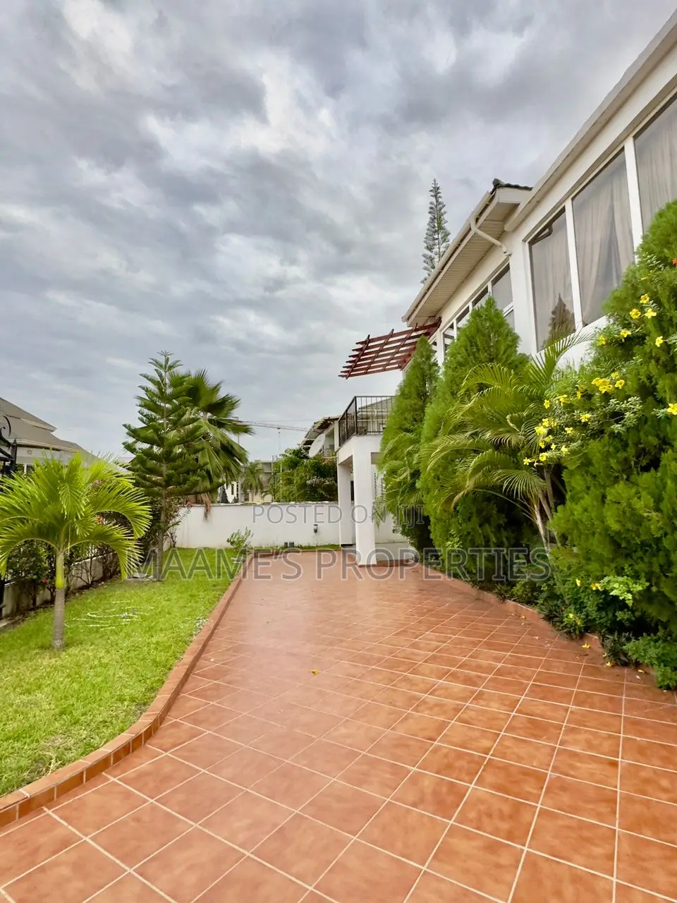 6bdrm Mansion in Cantonments for sale