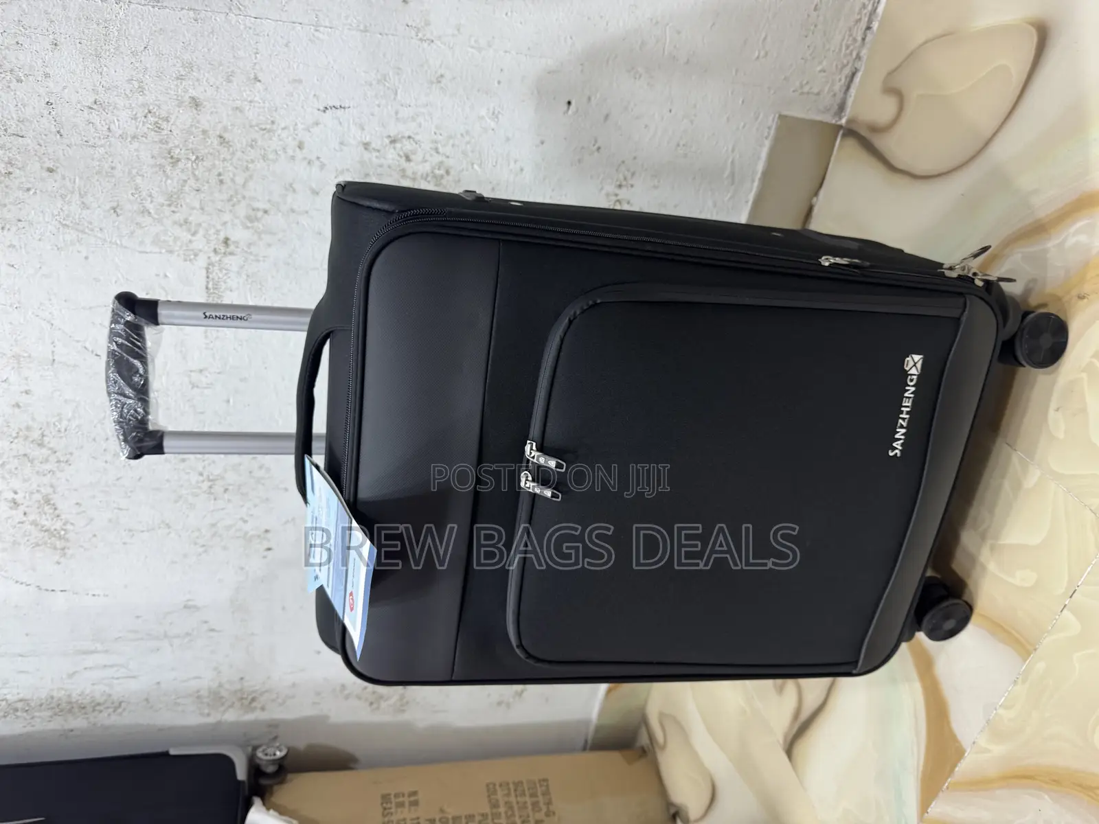 Quality Fabric 24 Inches Medium Size Traveling Bag.