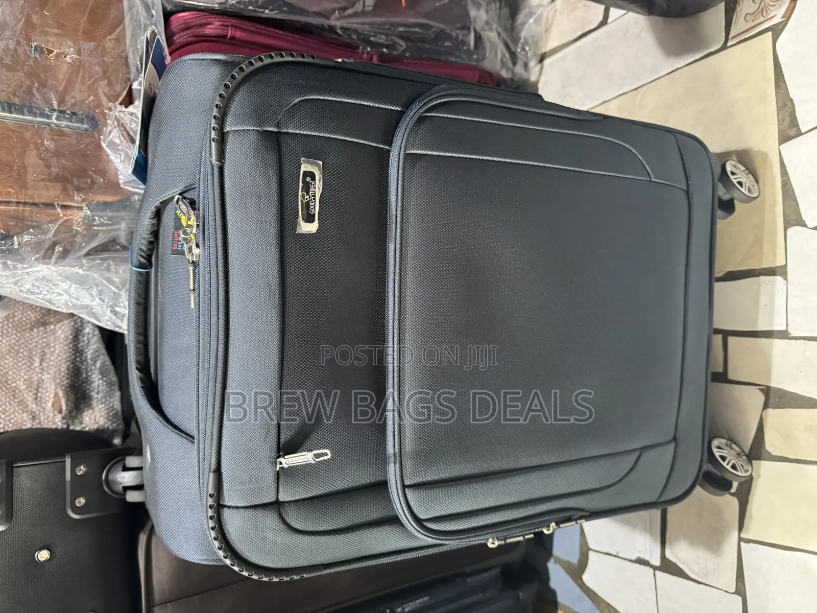 Quality Fabric 24 Inches Medium Size Traveling Bag.