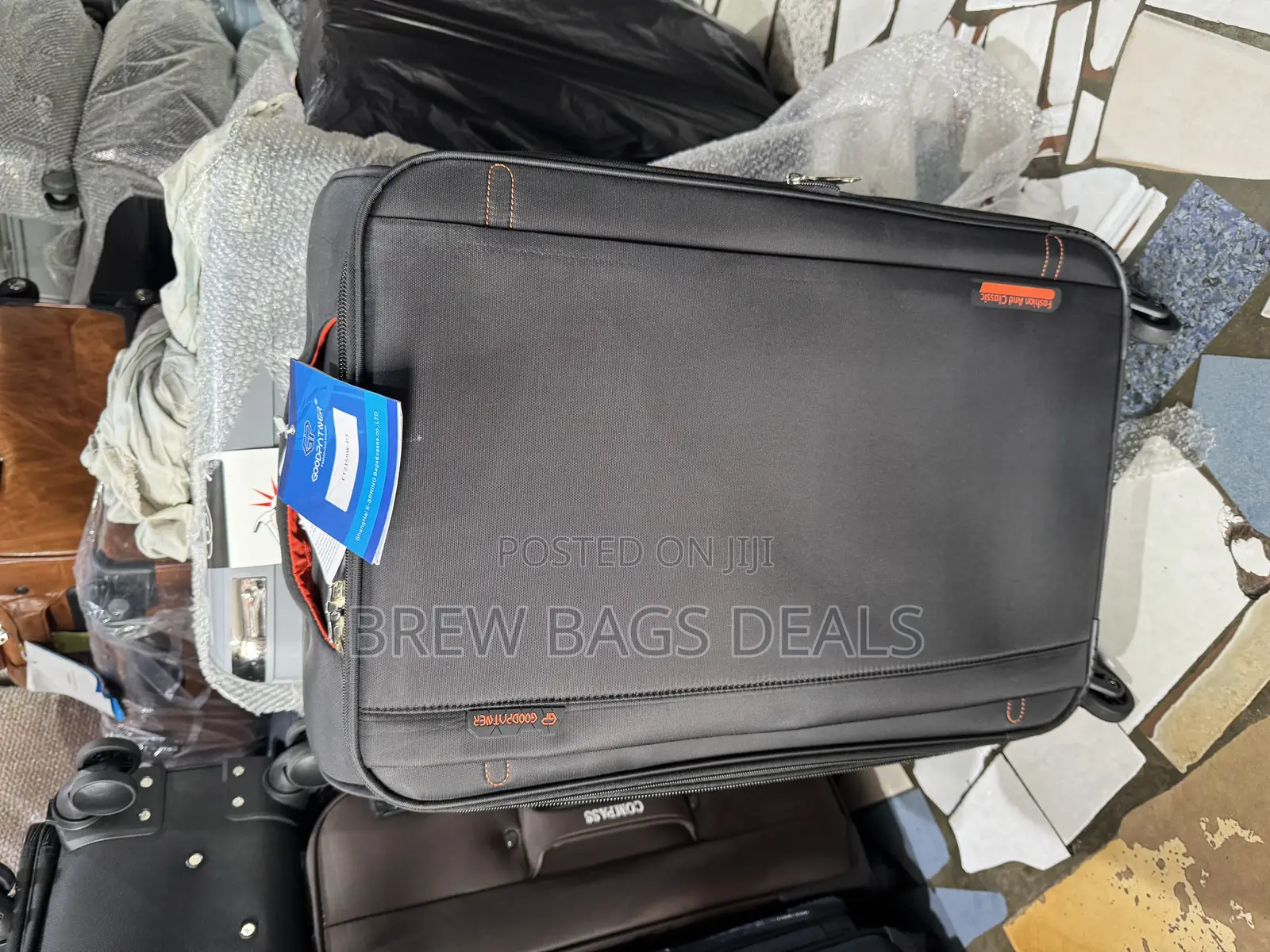 Quality Fabric 24 Inches Medium Size Traveling Bag.
