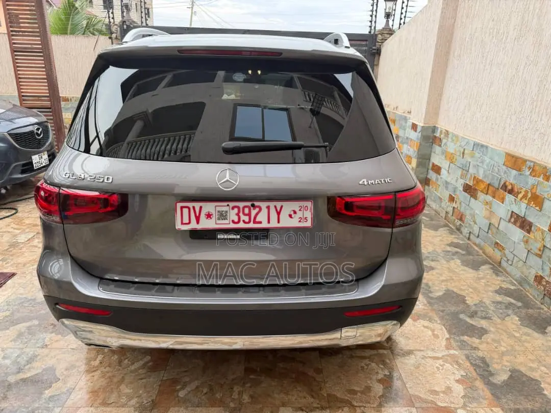 Mercedes-Benz GLB-Class GLB 250 4MATIC 2023 Gray
