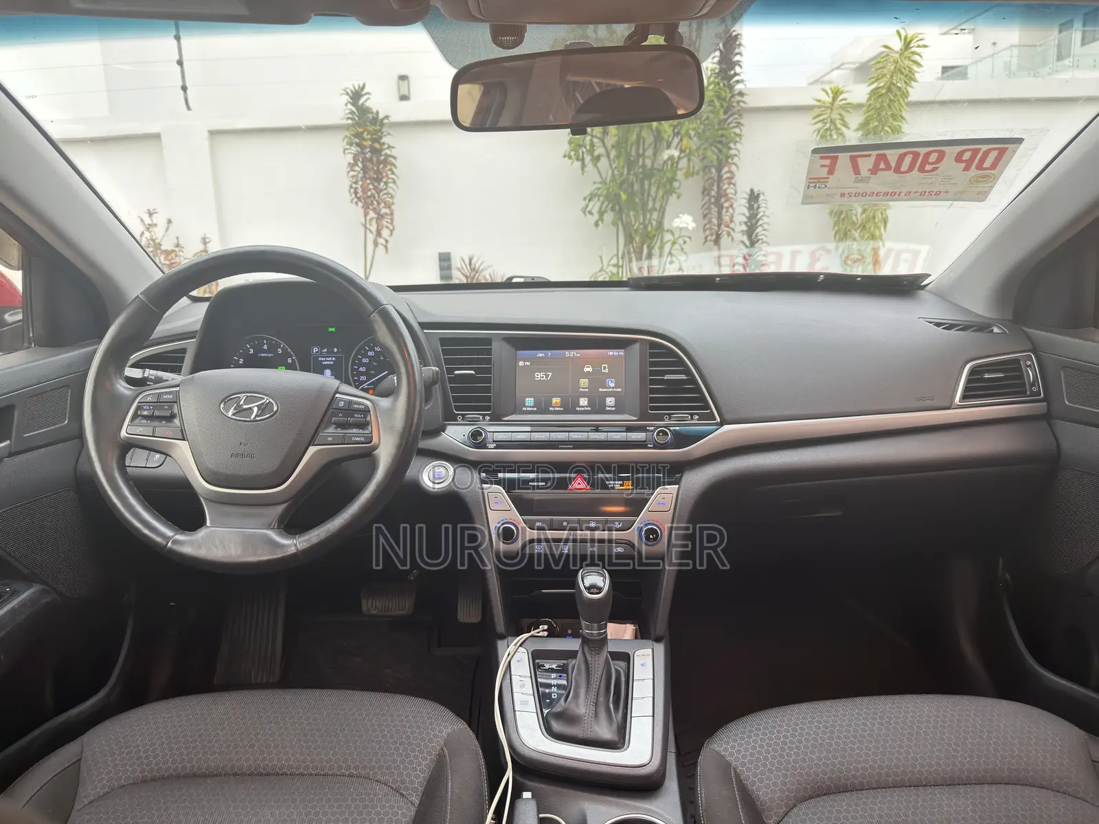 Hyundai Elantra Limited Sedan FWD (2.0L 4cyl 6A) 2017 Red