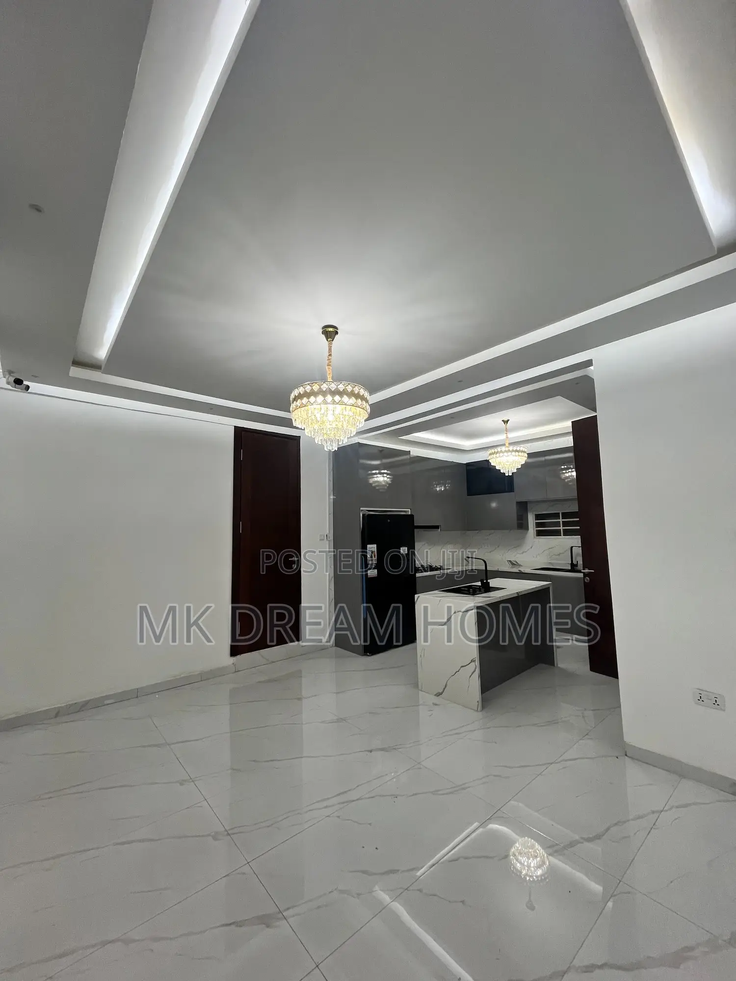 6bdrm Mansion in School Junction for sale