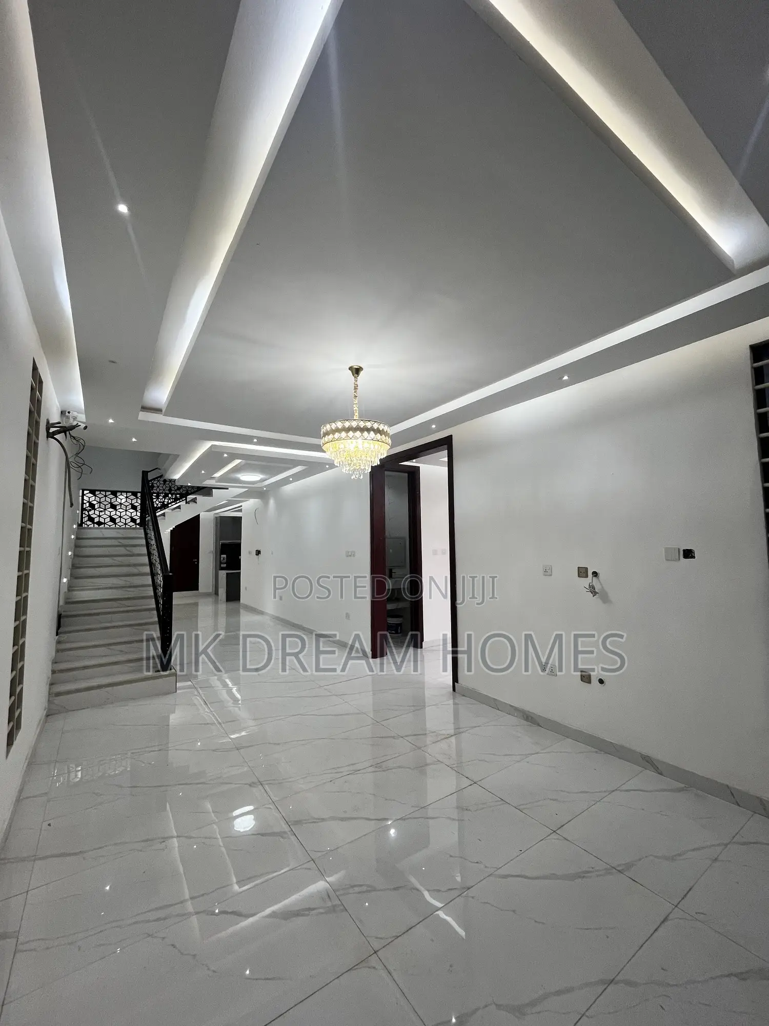 6bdrm Mansion in School Junction for sale
