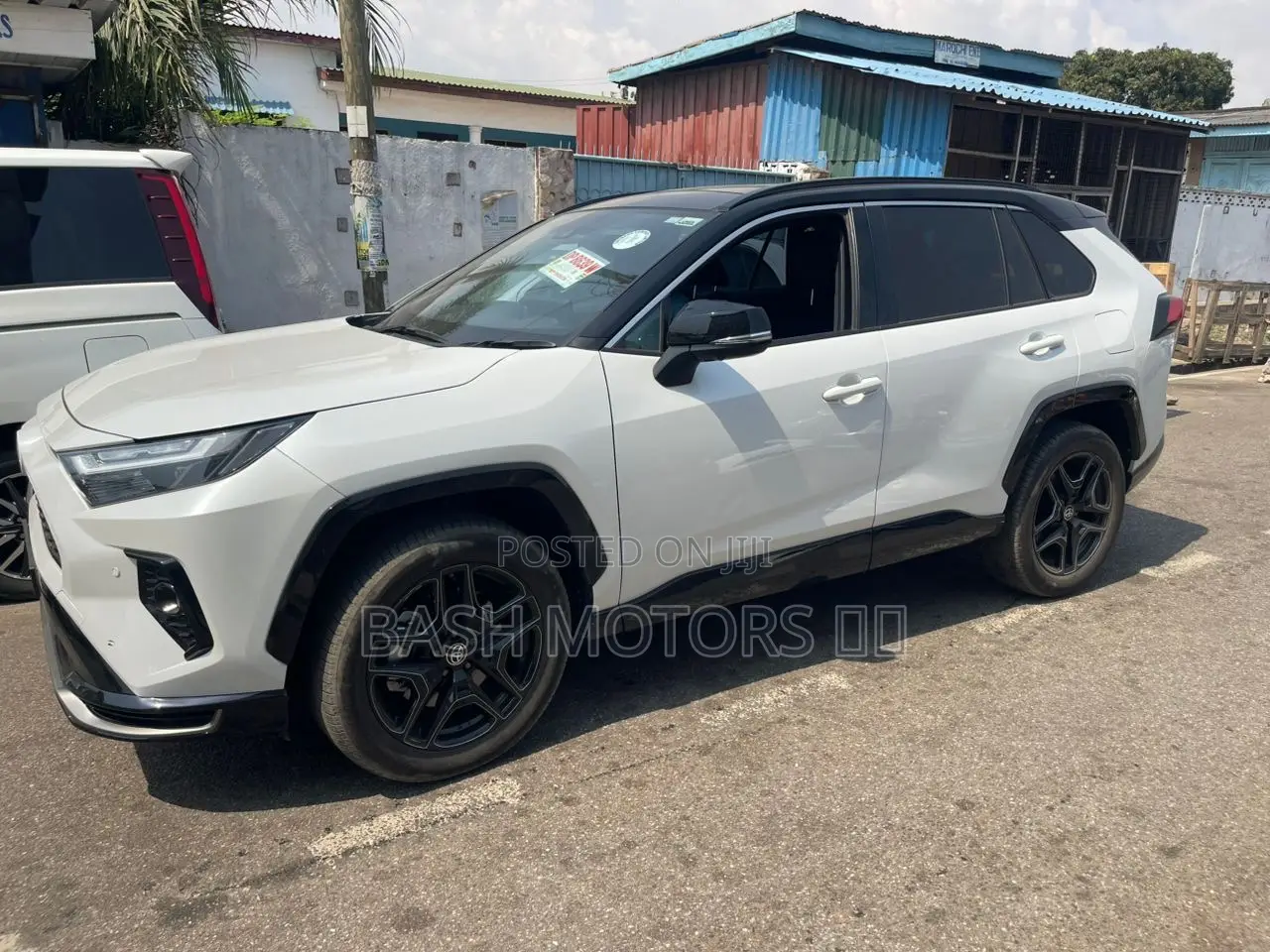 Toyota RAV4 XLE 2025 White