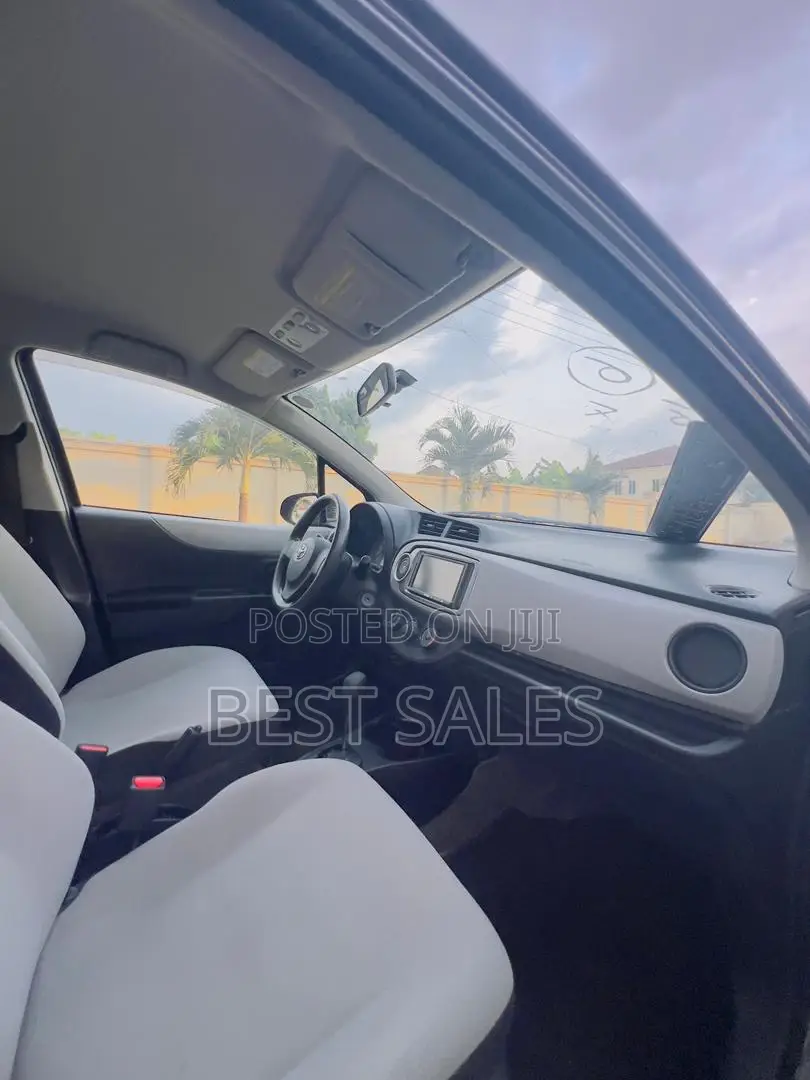 Toyota Vitz 2012 Gray