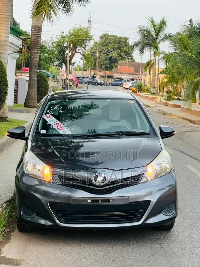 Toyota Vitz 2012 Gray