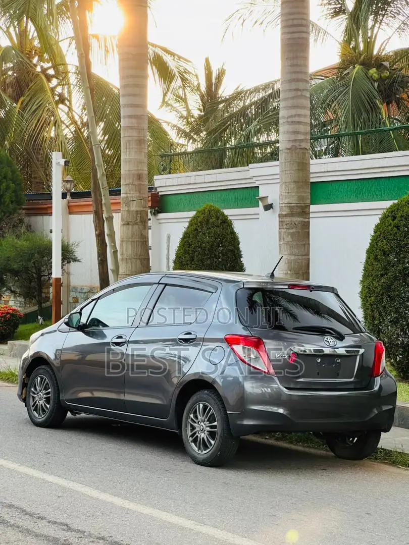 Toyota Vitz 2012 Gray