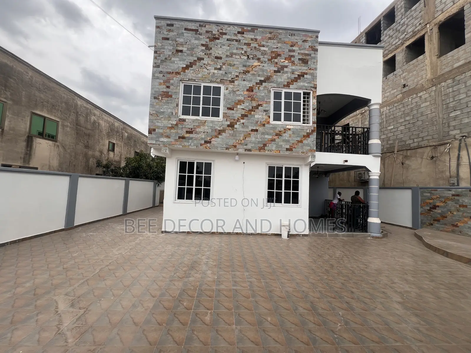 5bdrm House in Bee  Decor & Homes, Old Ashomang for rent