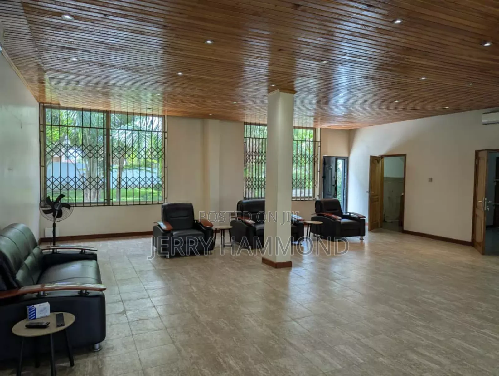 9bdrm House in Osu Oxford Street for rent