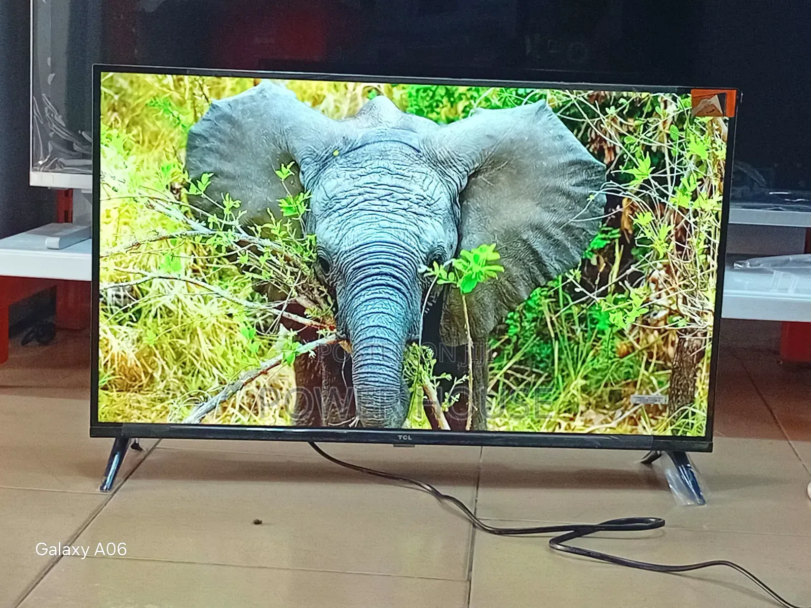 Sleek Design TCL 32" Smart Tv