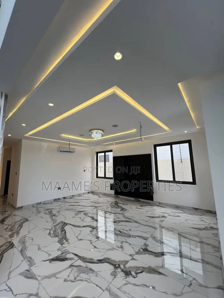 4bdrm Duplex in East Legon for sale