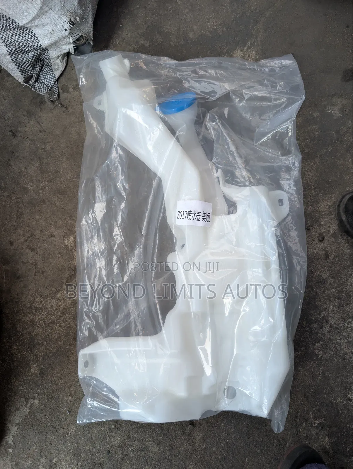 Honda CRV Cr-v 2017,2018,2019,2020,2021,2022,2021 Wiper Bottle