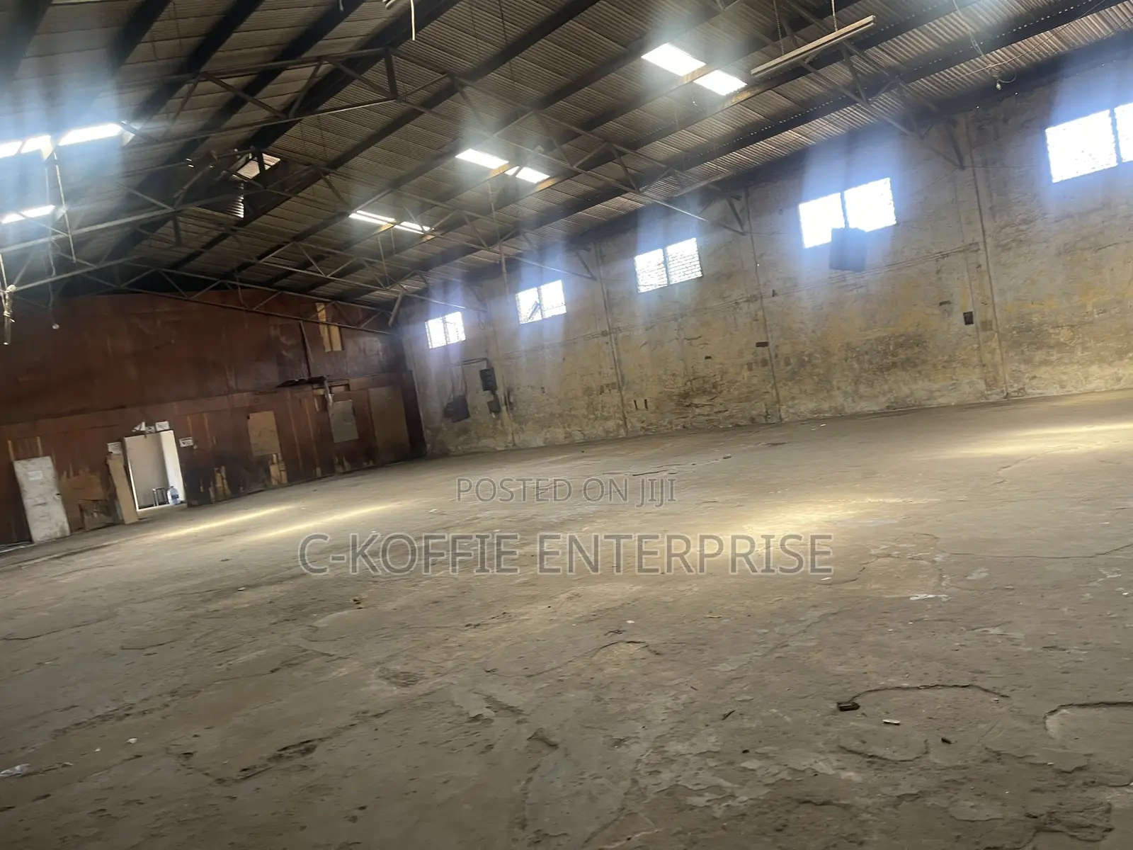 10,000 SQM Warehouse at Circle for Rent.