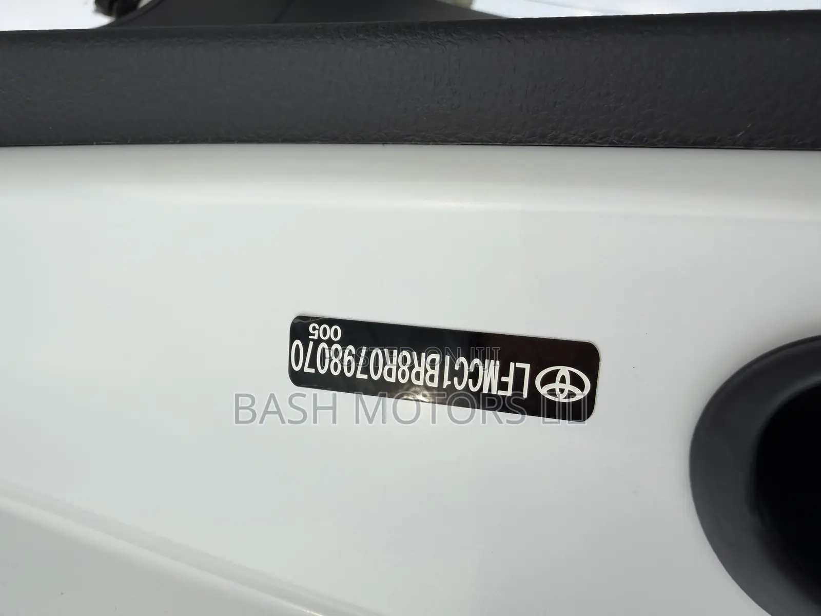 New Toyota Corolla Cross XLE 4WD 2024 White