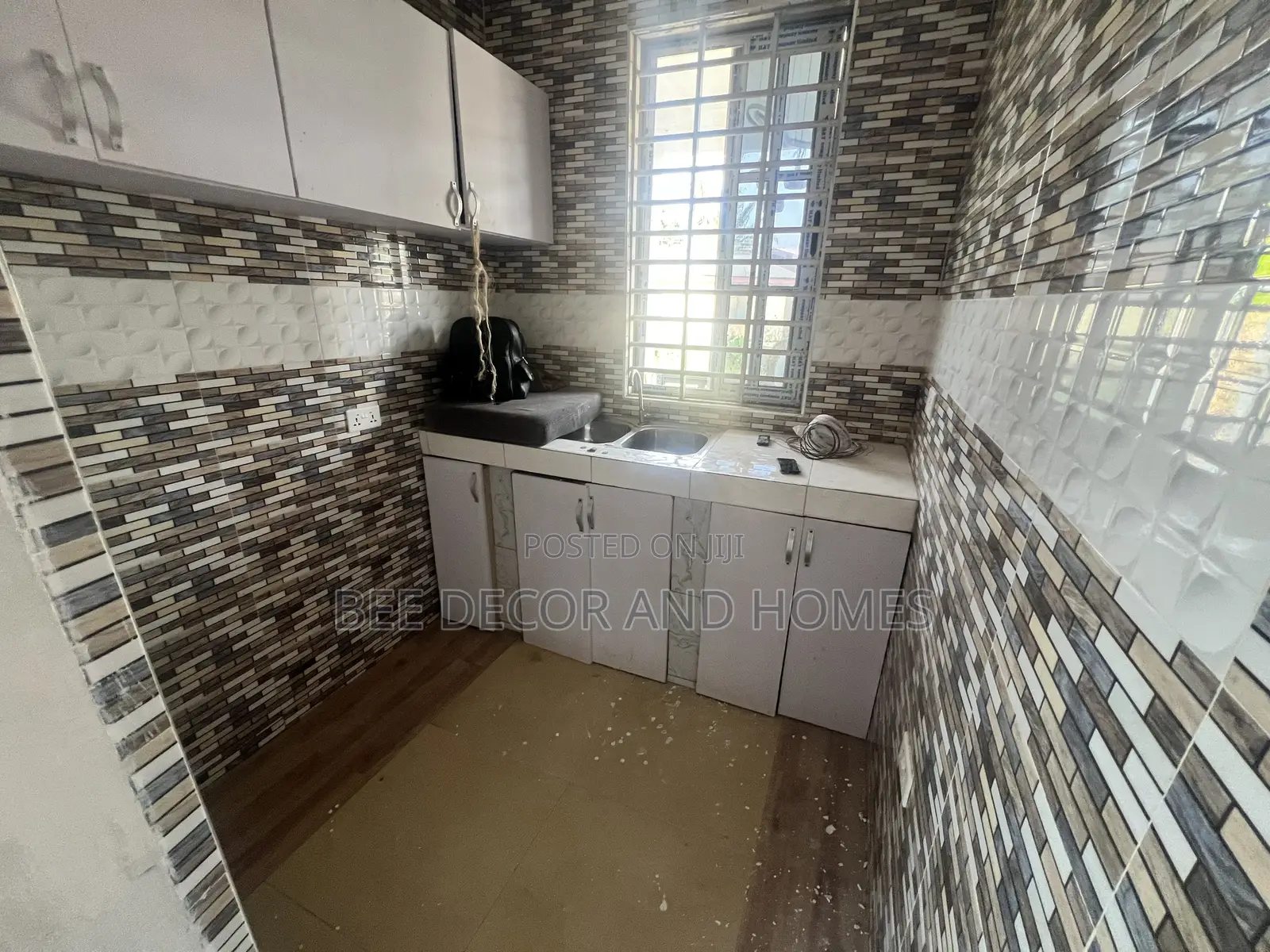 1bdrm Room & Parlour in Bee Decor & Homes, Old Ashomang for rent