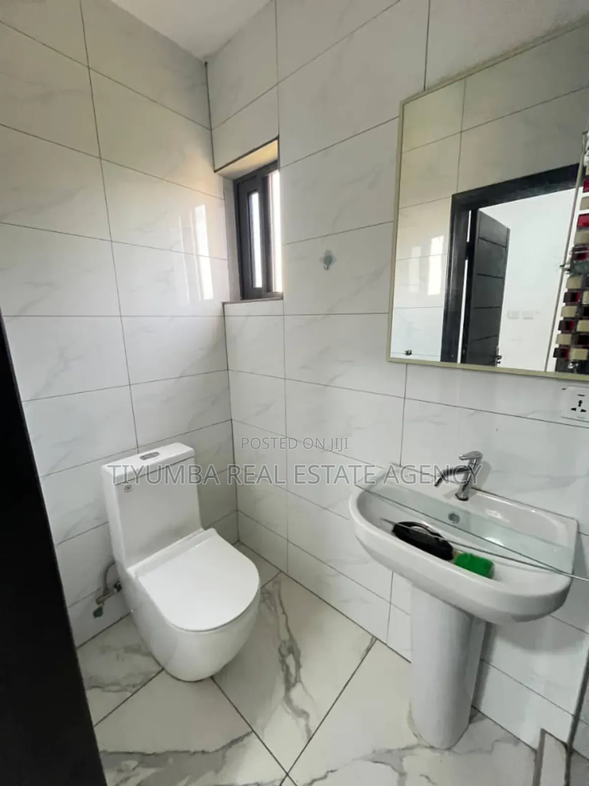 5bdrm House in Tiyumba Real Estate, The Mall for rent