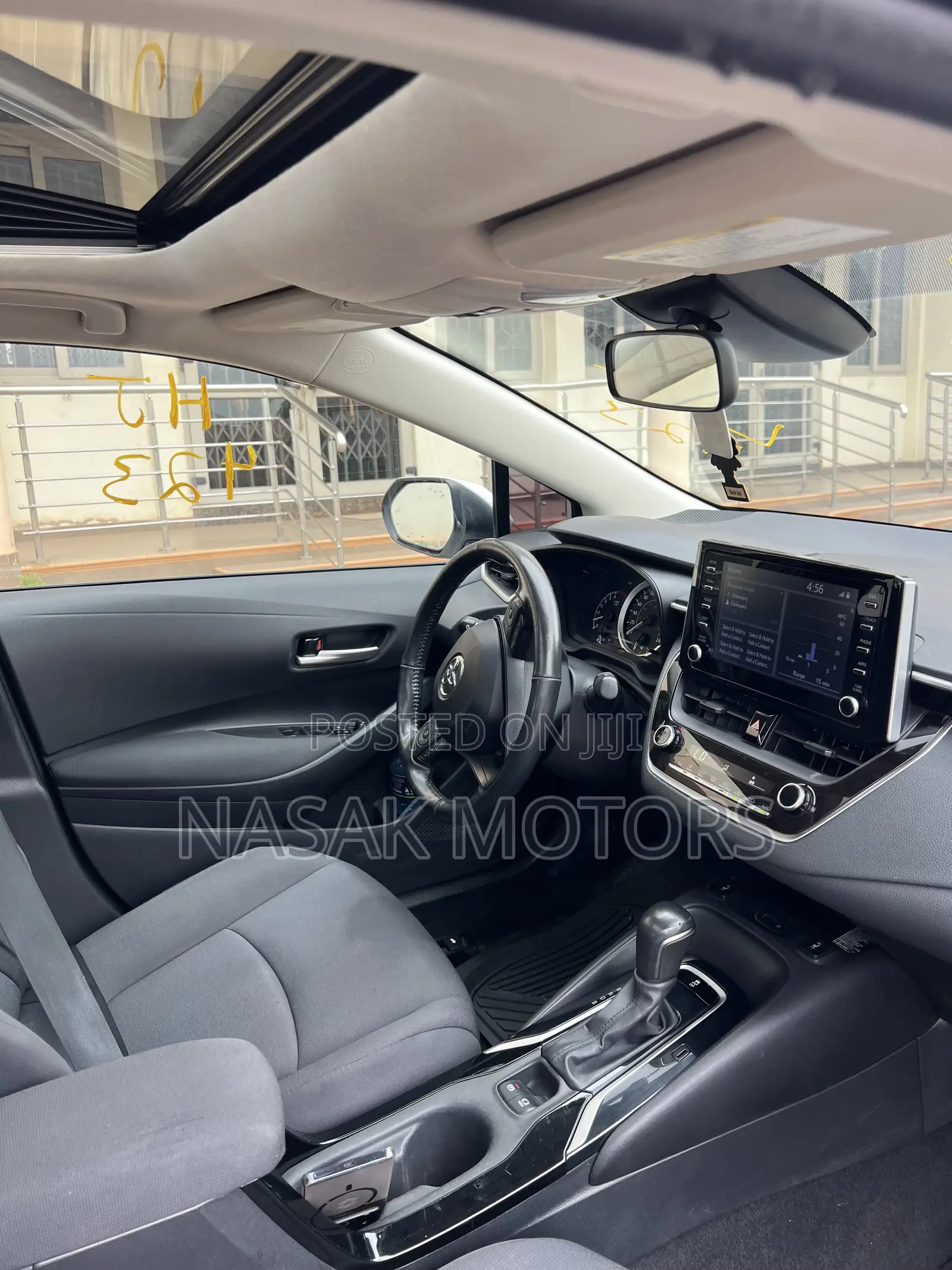 Toyota Corolla LE 2020 White