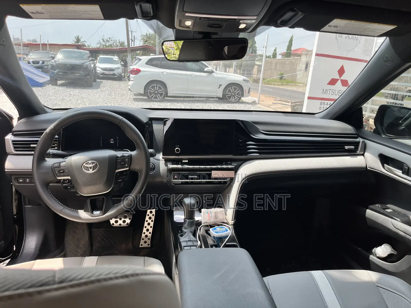 Toyota Camry SE 2024 Black