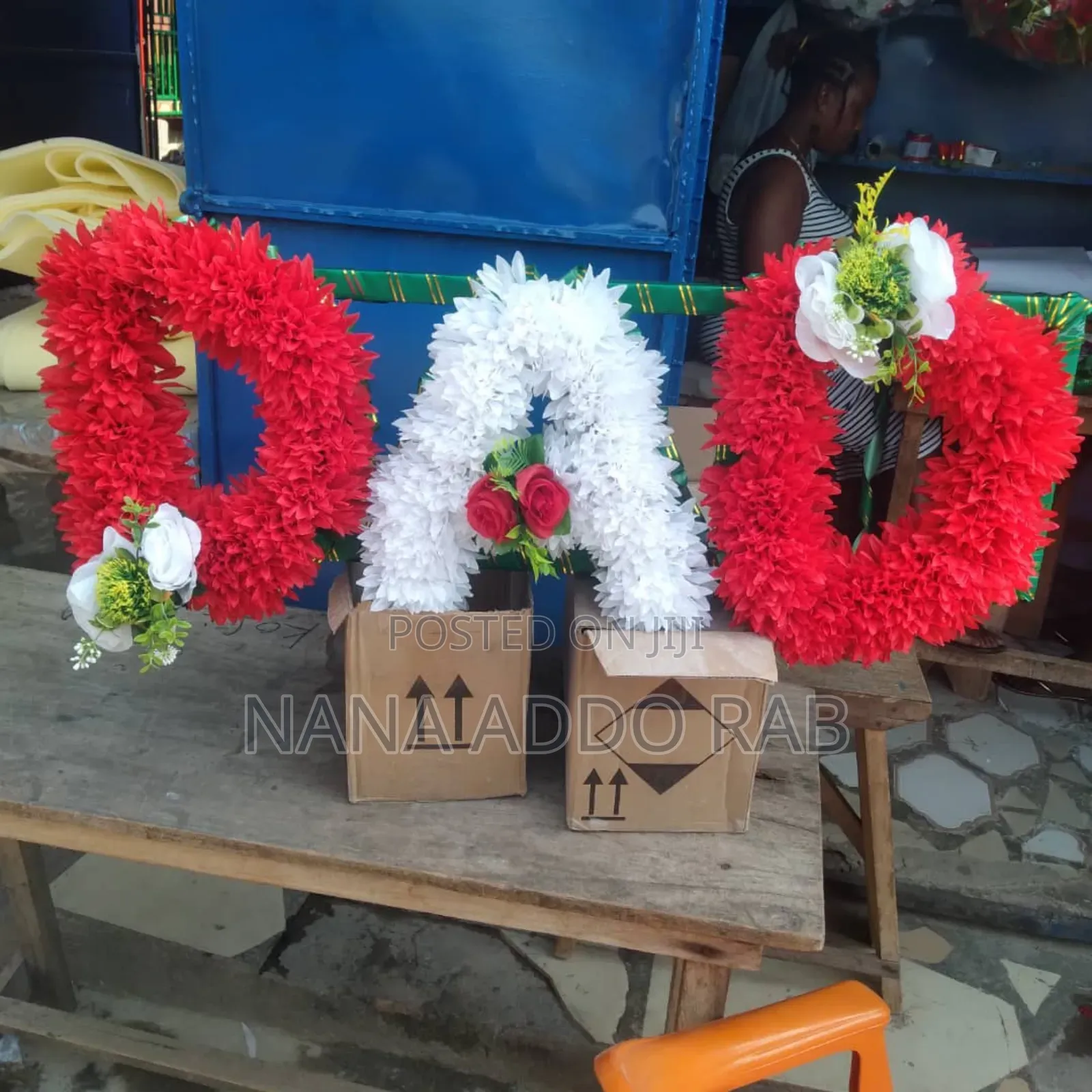 Customize Wreaths and Flowers Available for Cool Price