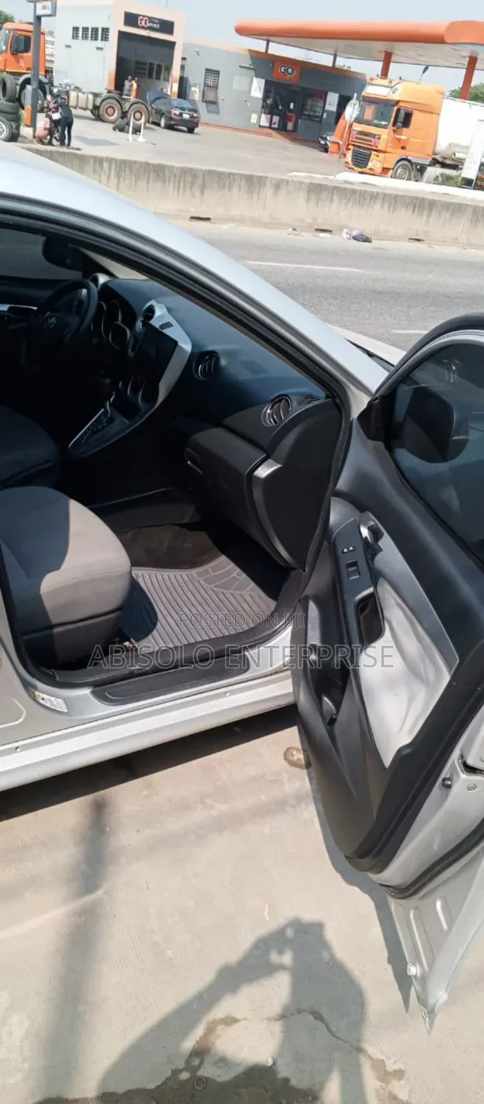 Toyota Matrix 2010 White
