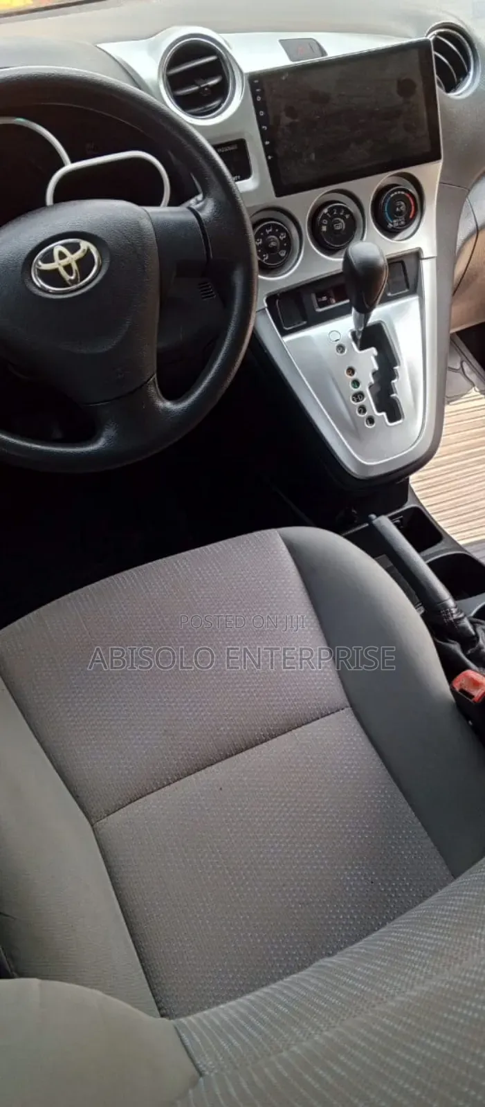 Toyota Matrix 2010 White
