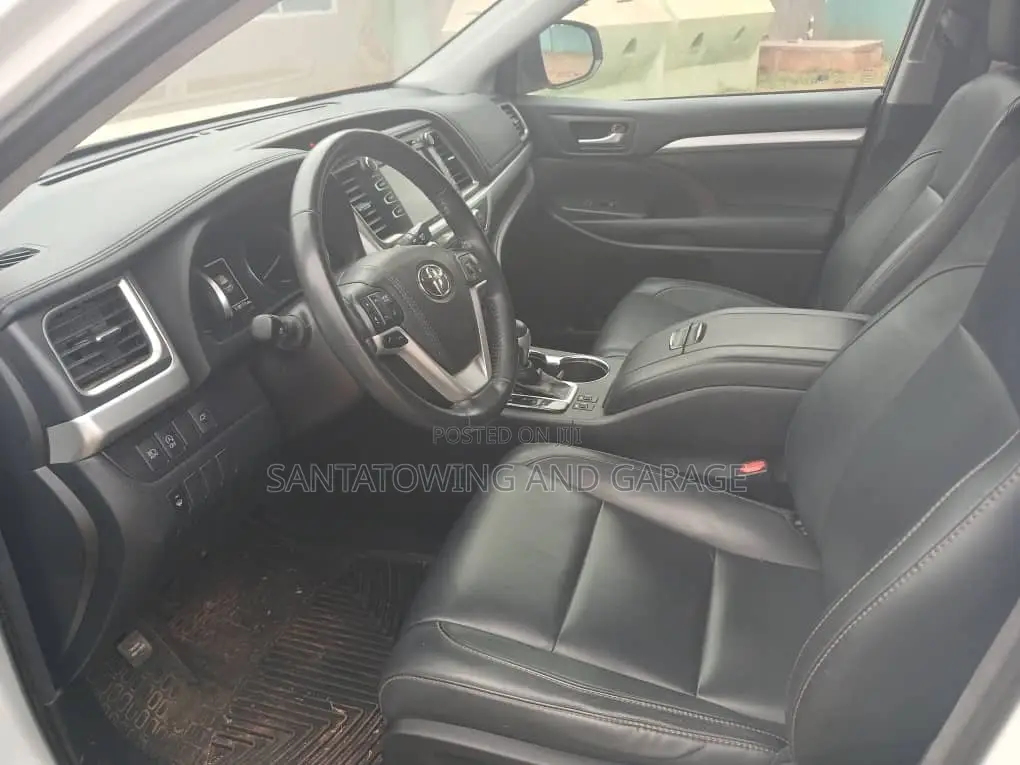 Toyota Highlander XLE 4x4 V6 (3.5L 6cyl 8A) 2018 White