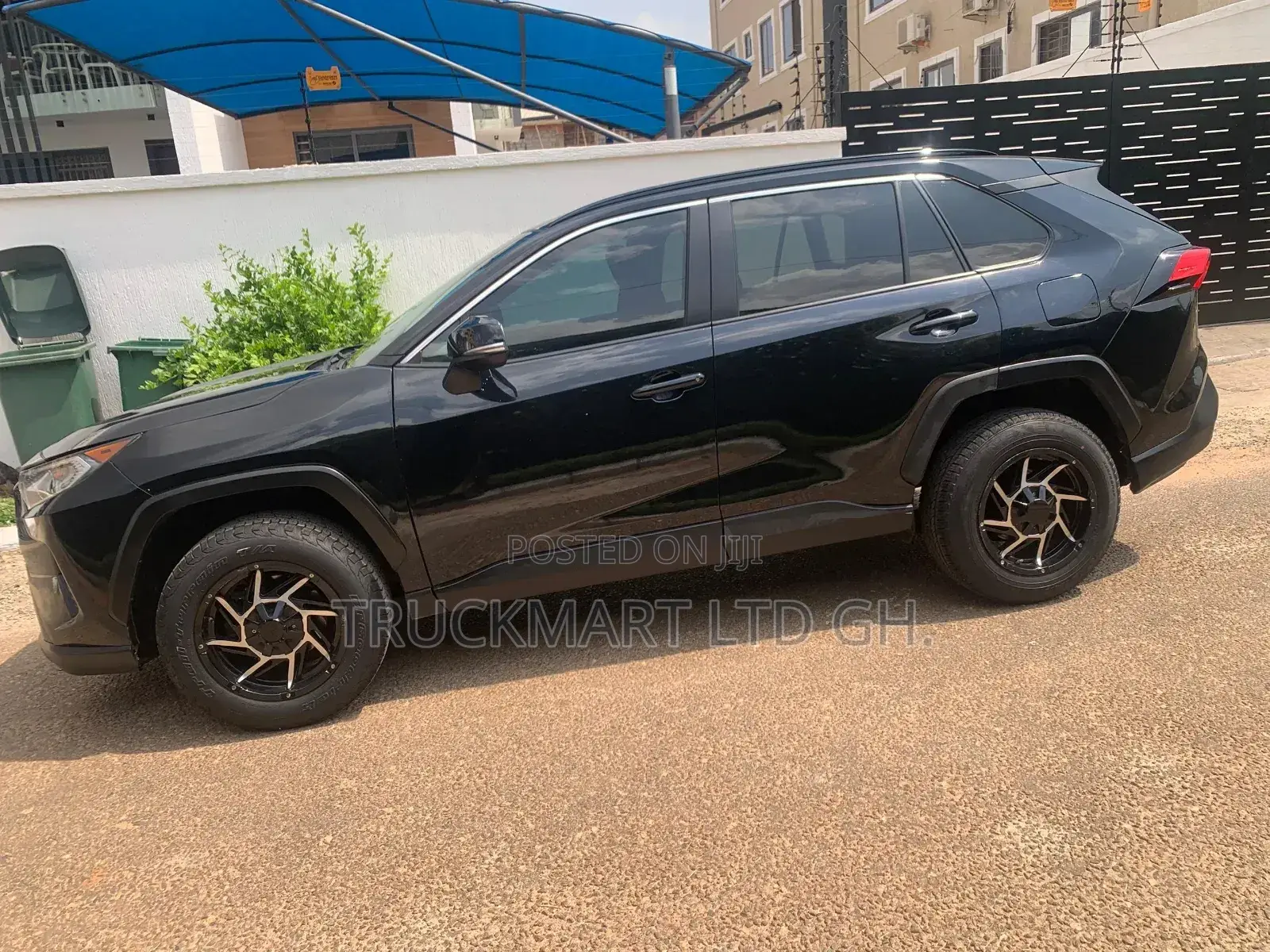 Toyota RAV4 XLE AWD 2019 Black
