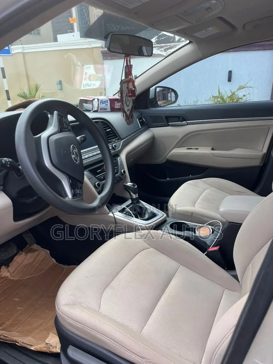 Hyundai Elantra SE Sedan FWD (2.0L 4cyl 6M) 2017 Beige