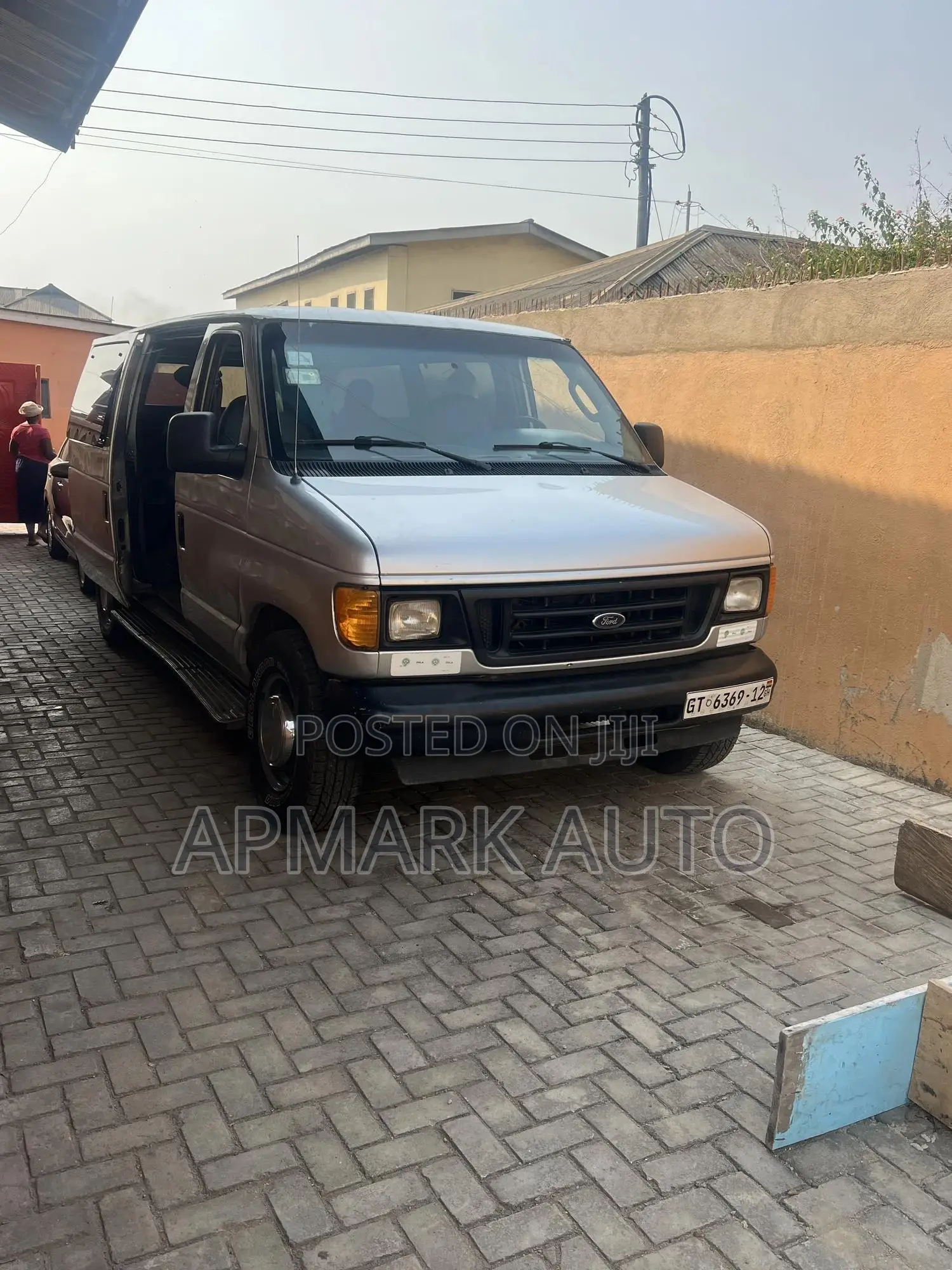 Ford E350 2010 Silver