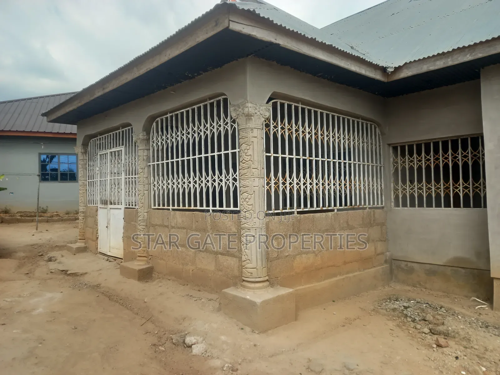 5bdrm House in Ejisu Manhyia for sale
