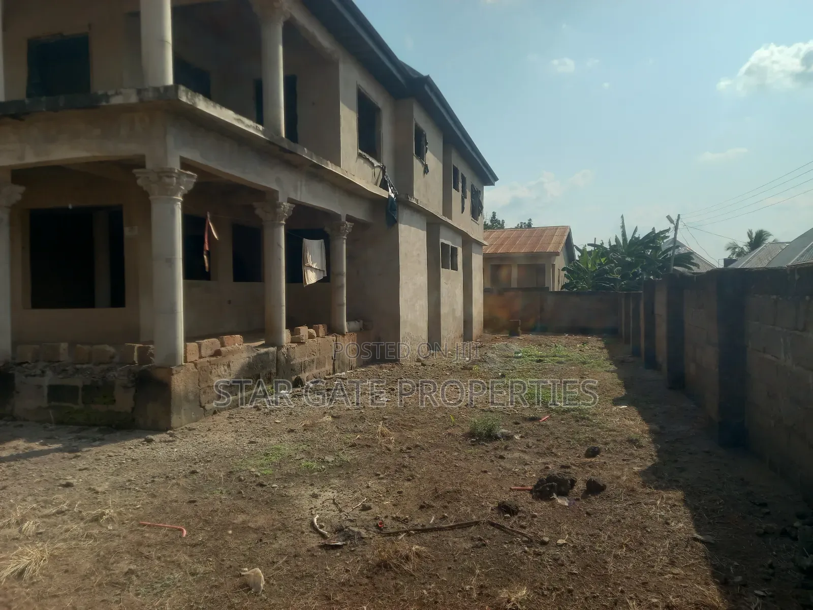 12bdrm House in Afari Military, Kumasi Metropolitan for sale